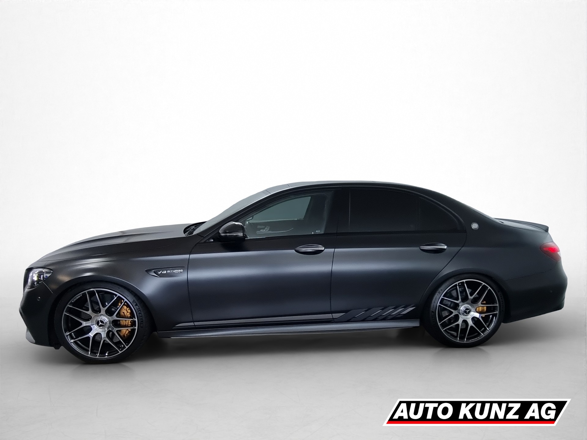 MERCEDES-BENZ E 63 S AMG 4matic+ Final Edition 1/999-showroom-element-2