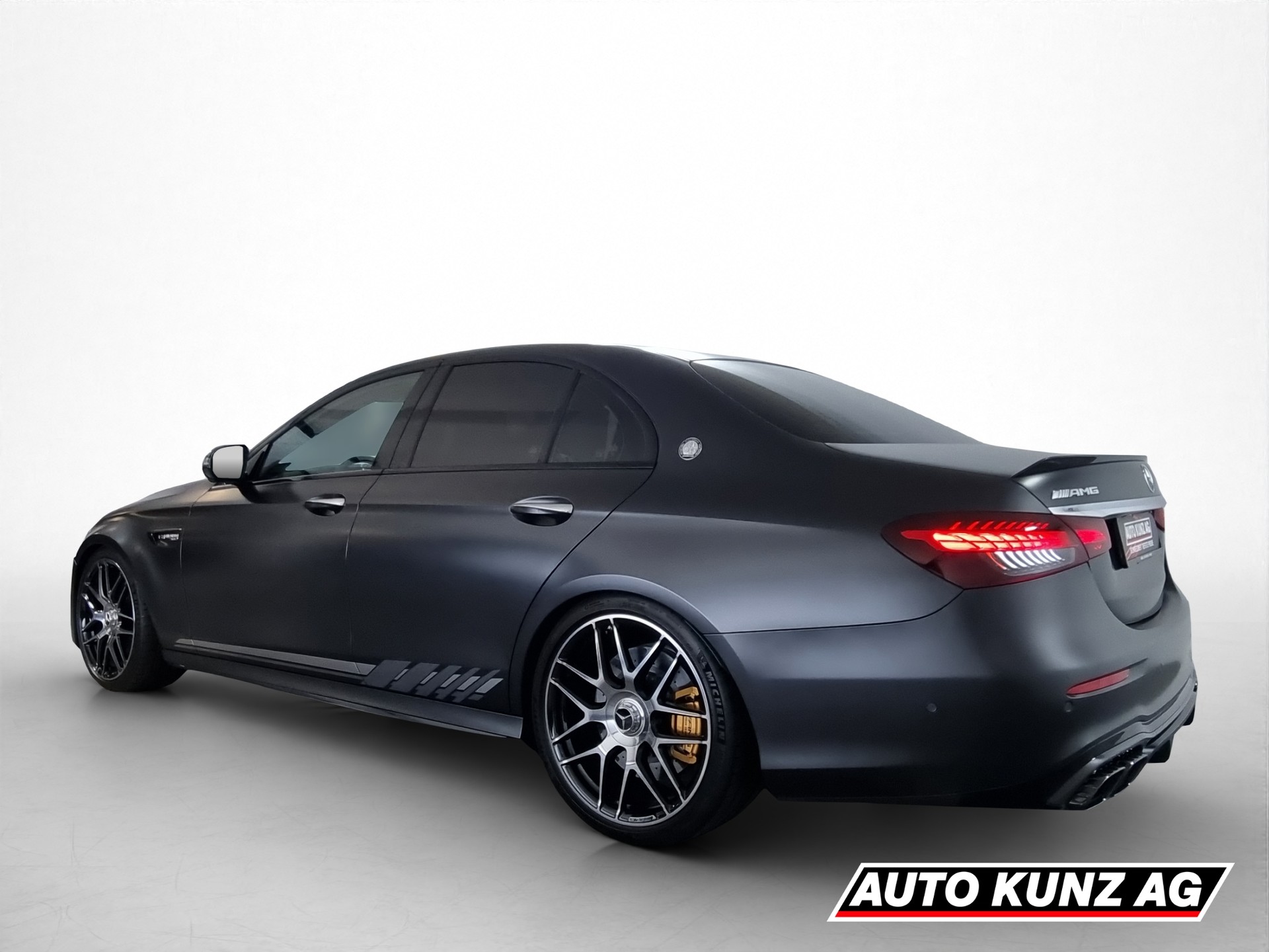 MERCEDES-BENZ E 63 S AMG 4matic+ Final Edition 1/999-showroom-element-3