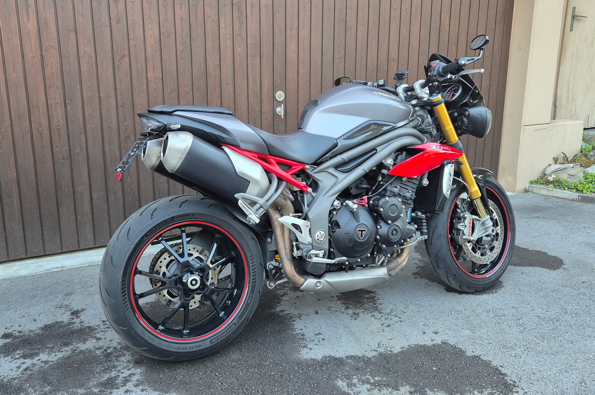 TRIUMPH Speed Triple R 1050 ABS-image-2