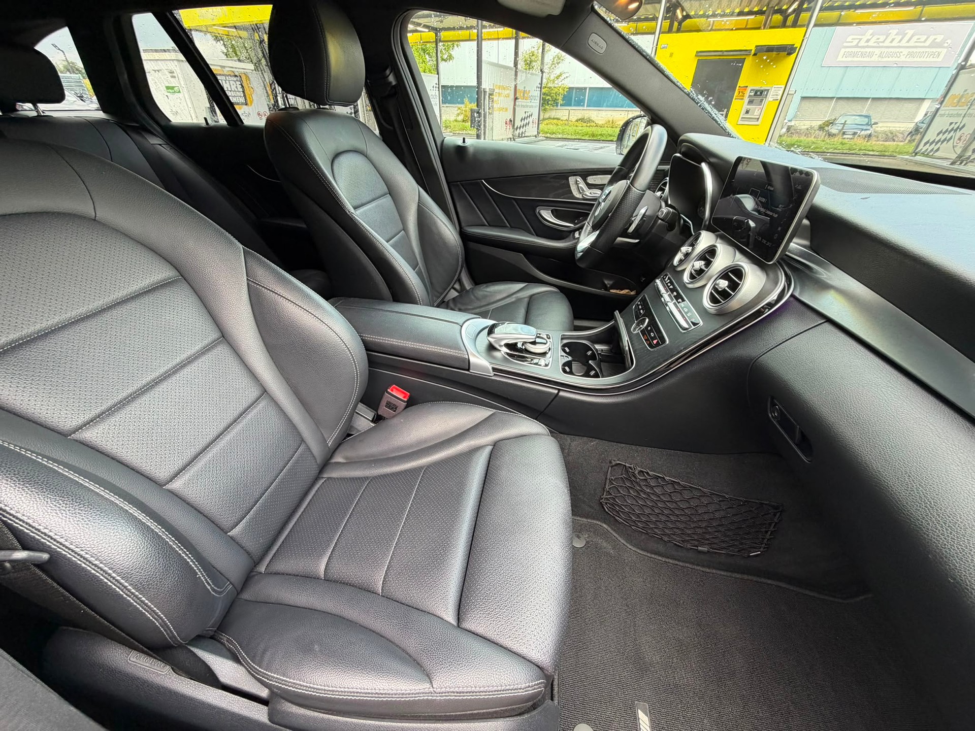MERCEDES-BENZ C 220 d Swiss Star AMG Line 4M 9G-Tronic-image-12