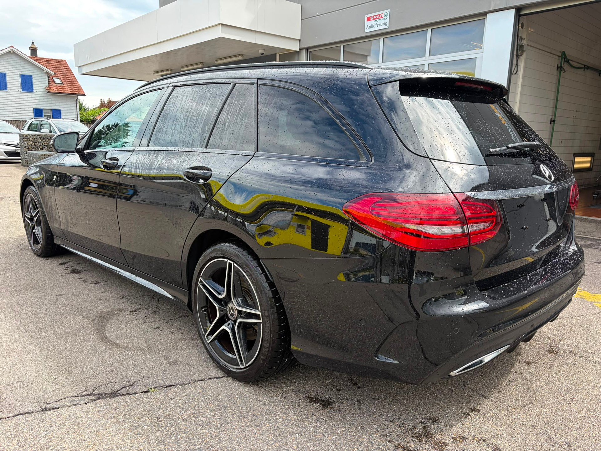 MERCEDES-BENZ C 220 d Swiss Star AMG Line 4M 9G-Tronic-image-4