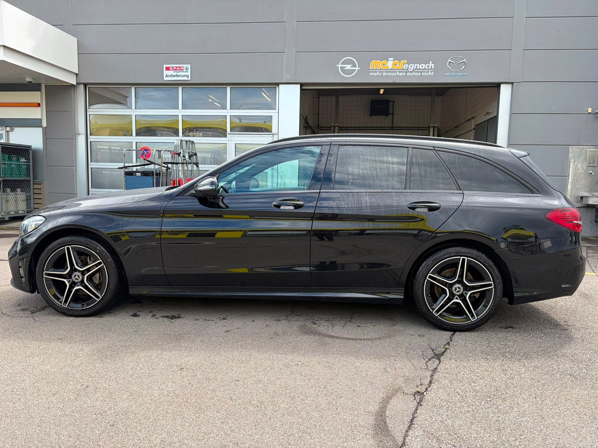 MERCEDES-BENZ C 220 d Swiss Star AMG Line 4M 9G-Tronic-image-2