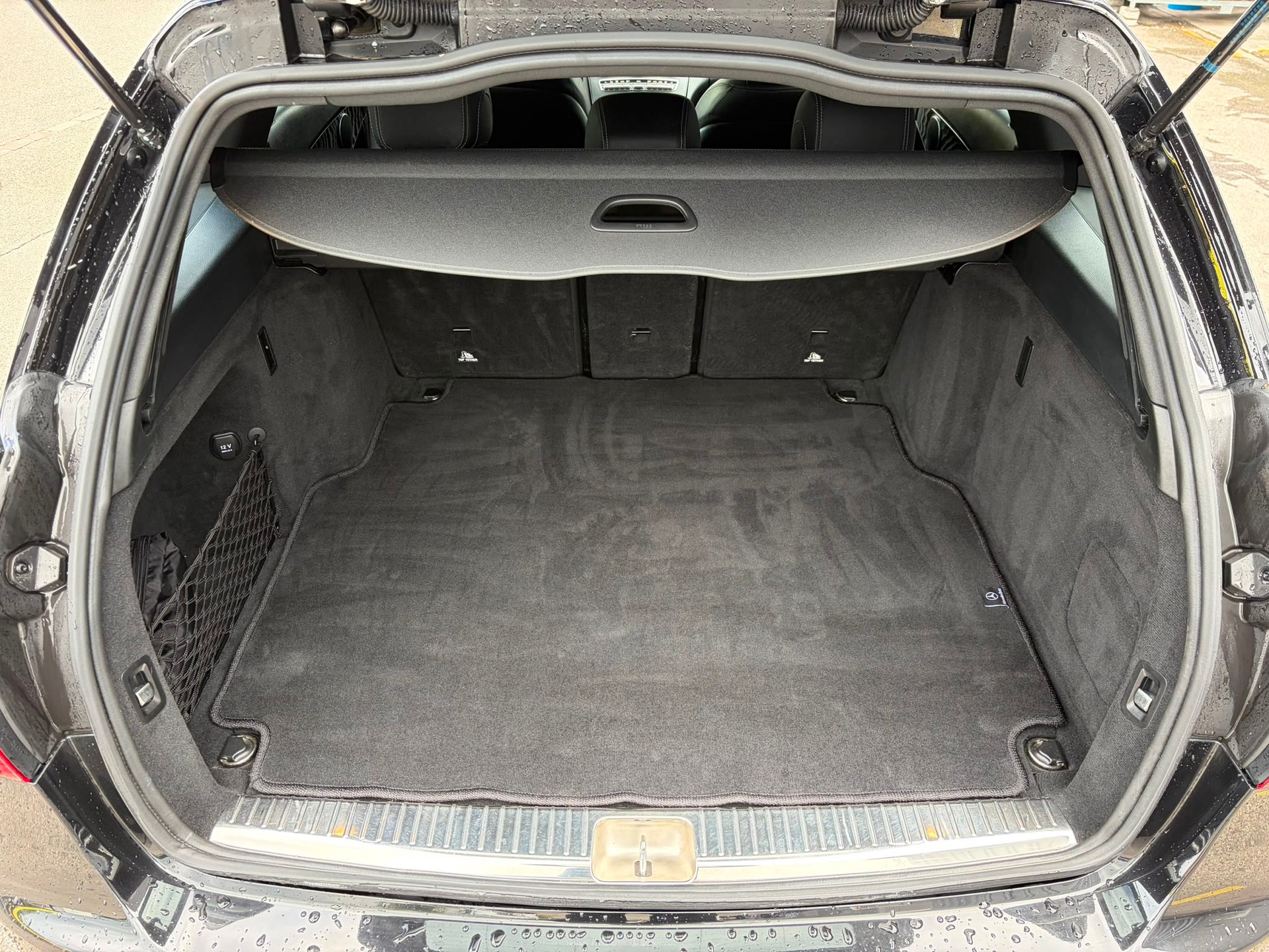 MERCEDES-BENZ C 220 d Swiss Star AMG Line 4M 9G-Tronic-image-6