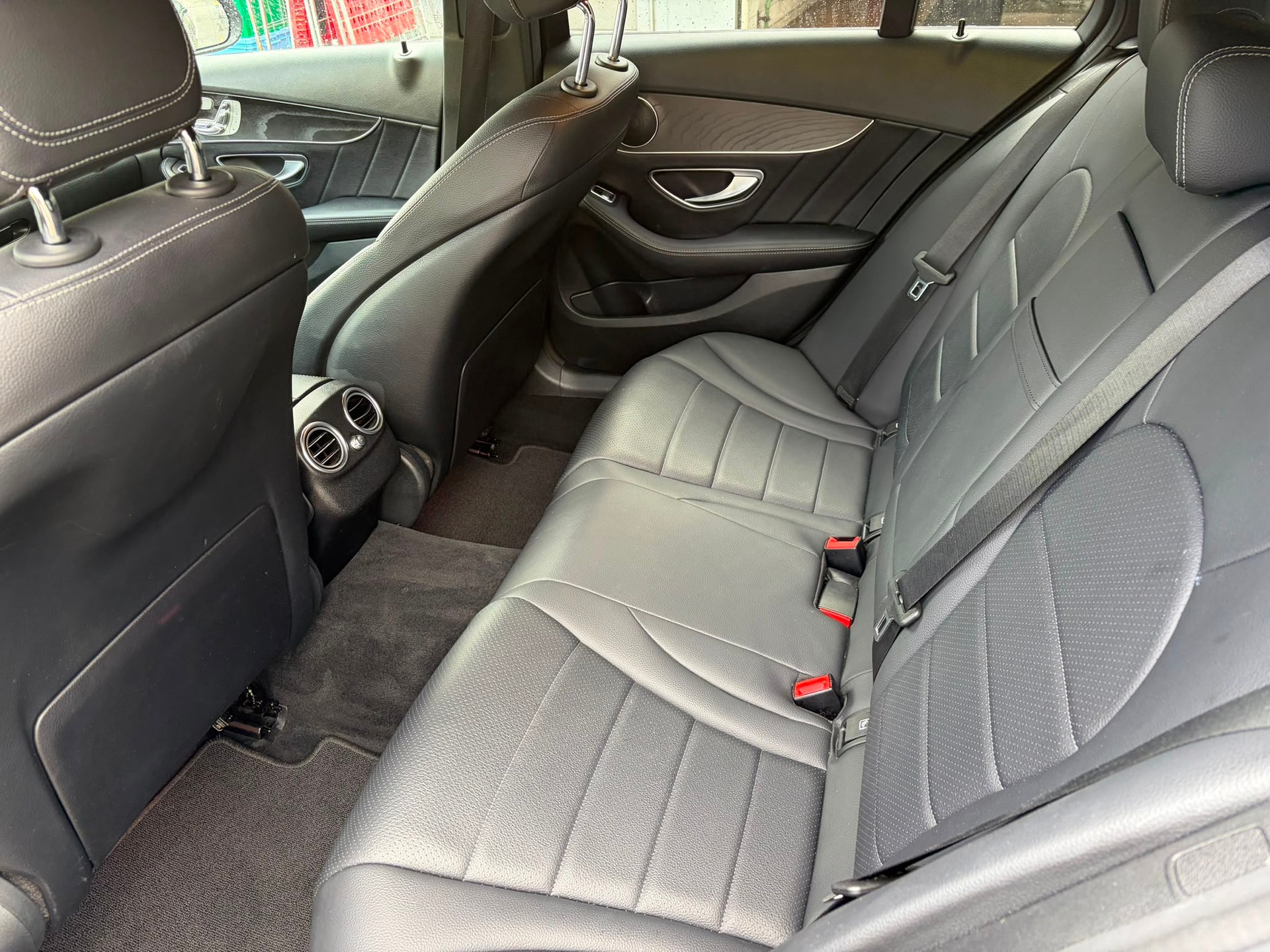 MERCEDES-BENZ C 220 d Swiss Star AMG Line 4M 9G-Tronic-image-13