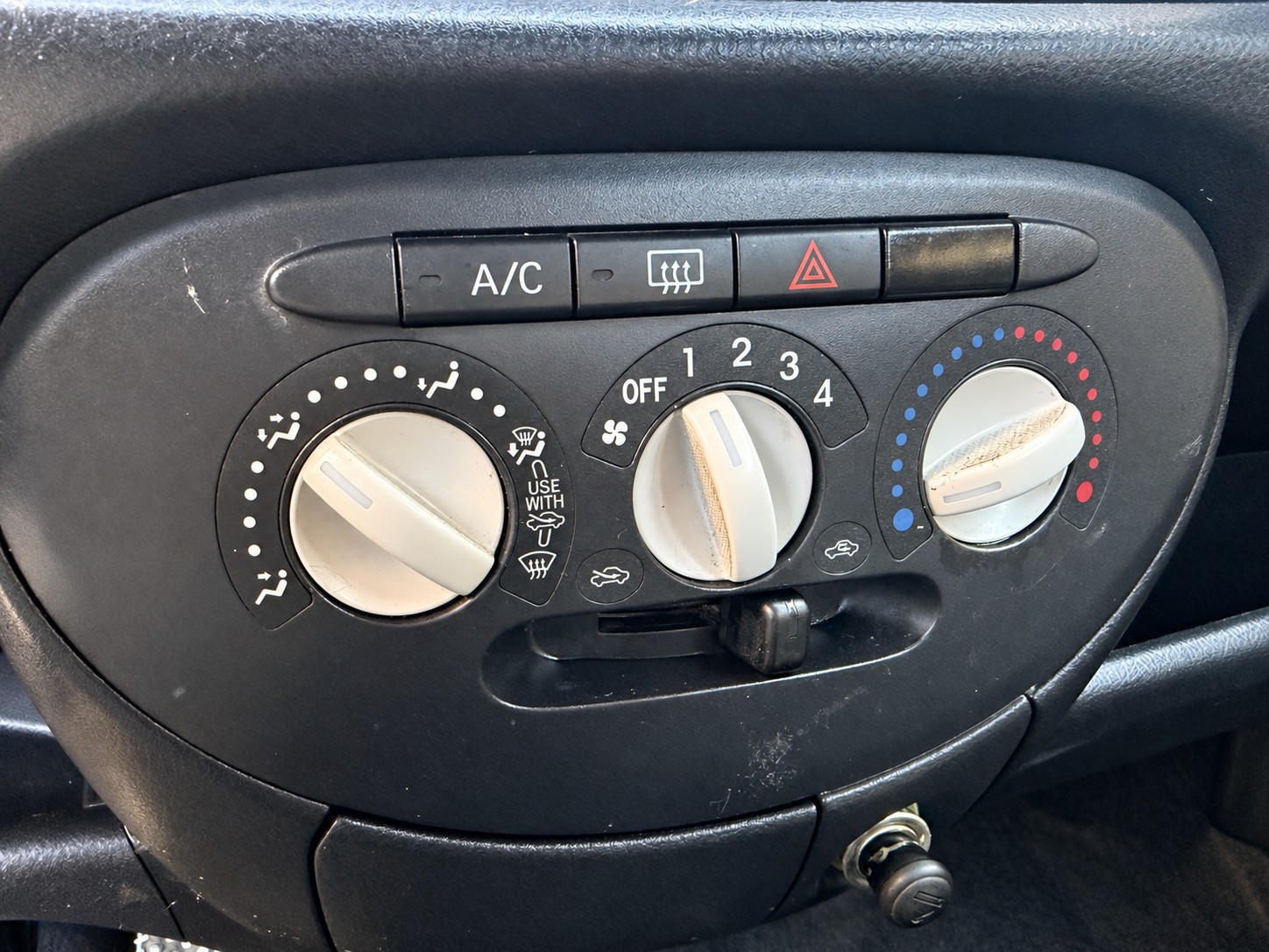 DAIHATSU Trevis 1.0-image-12