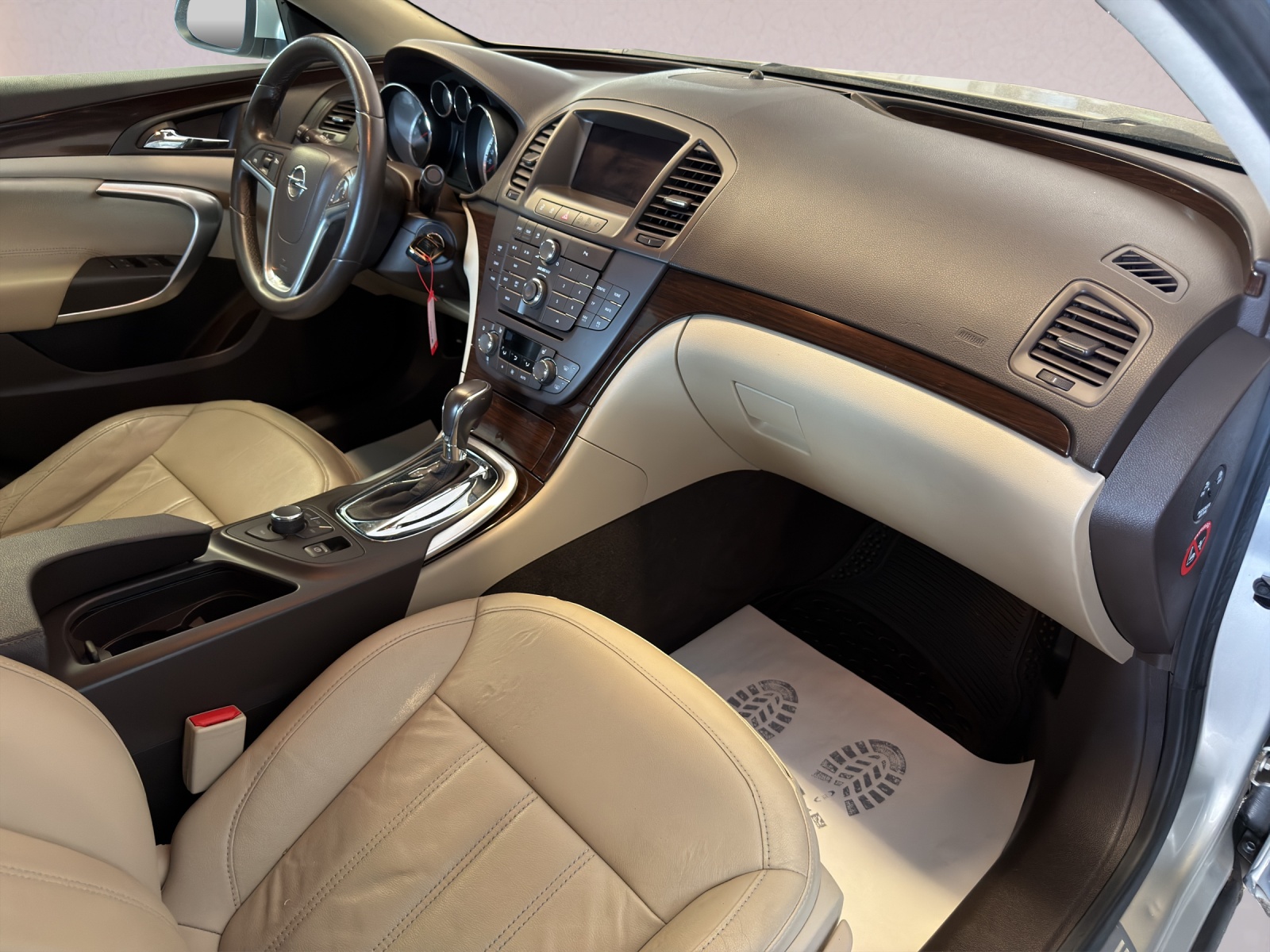 OPEL Insignia 2.0 Turbo Edition 4WD Automatic-image-9