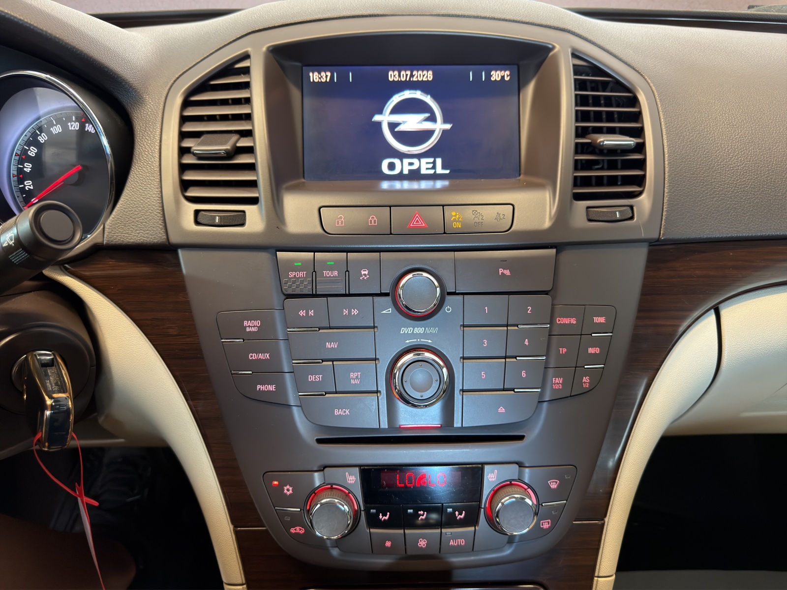 OPEL Insignia 2.0 Turbo Edition 4WD Automatic-image-12