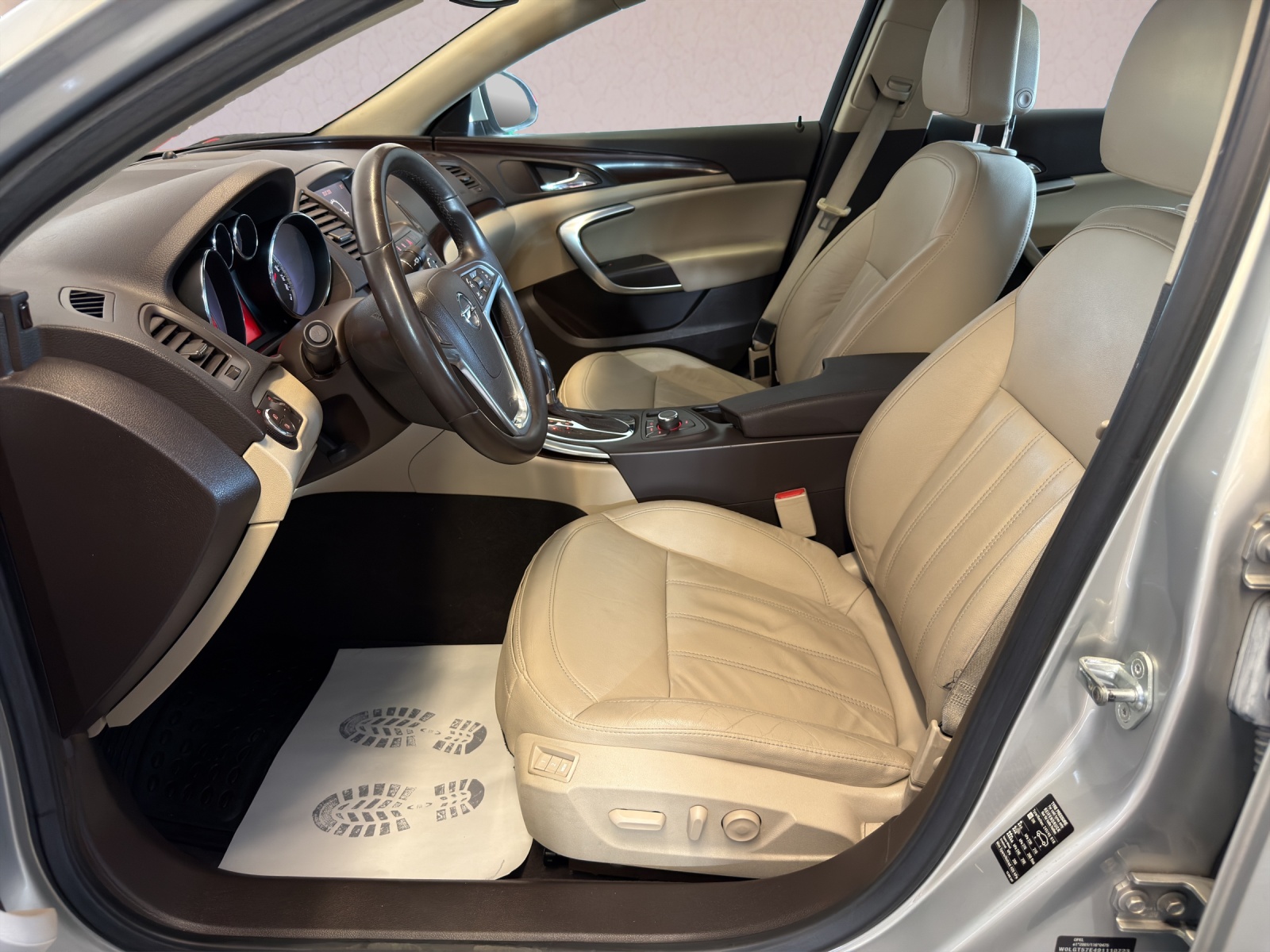 OPEL Insignia 2.0 Turbo Edition 4WD Automatic-image-14