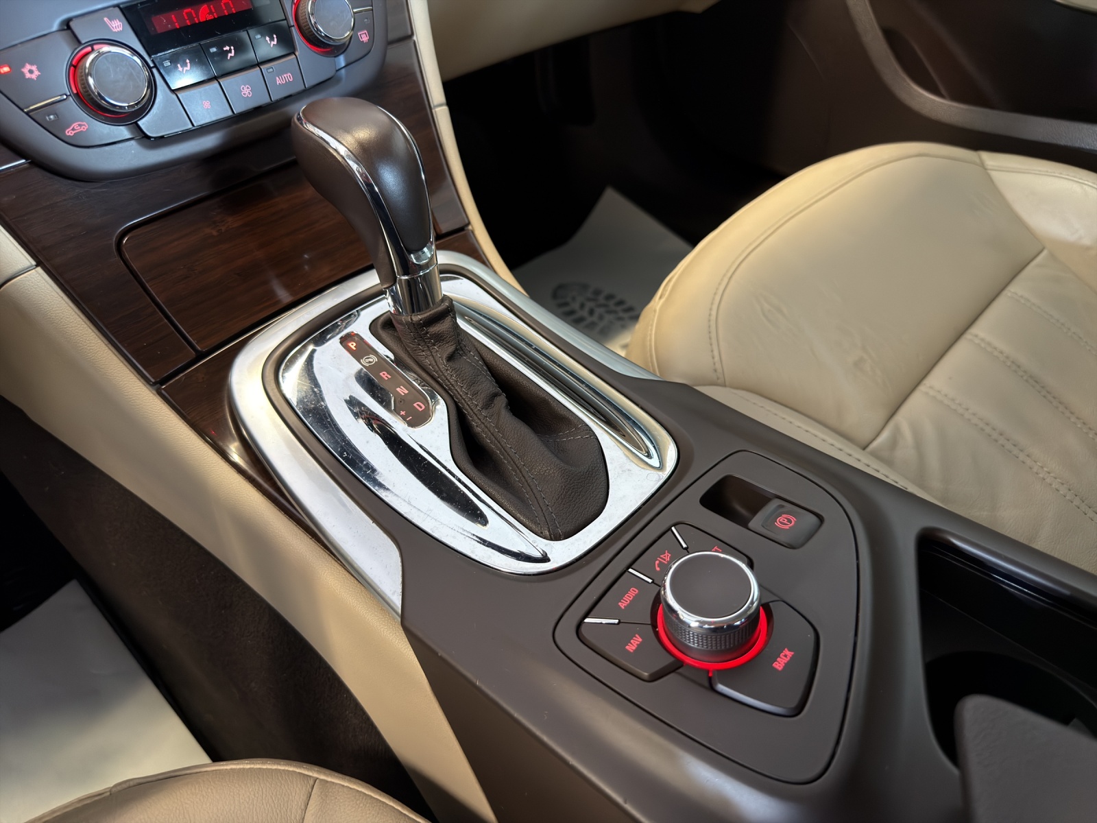 OPEL Insignia 2.0 Turbo Edition 4WD Automatic-image-13