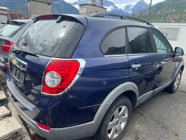 CHEVROLET Captiva 2.0 VCDi LS 4WD-image-2