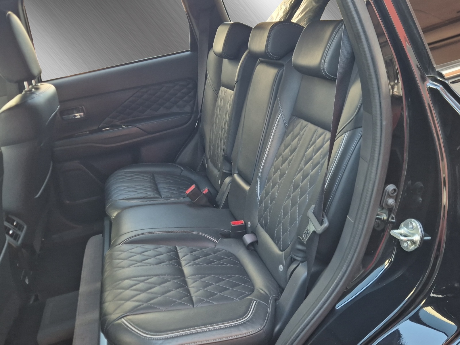 MITSUBISHI Outlander 2.4 PHEV Diamond-image-10