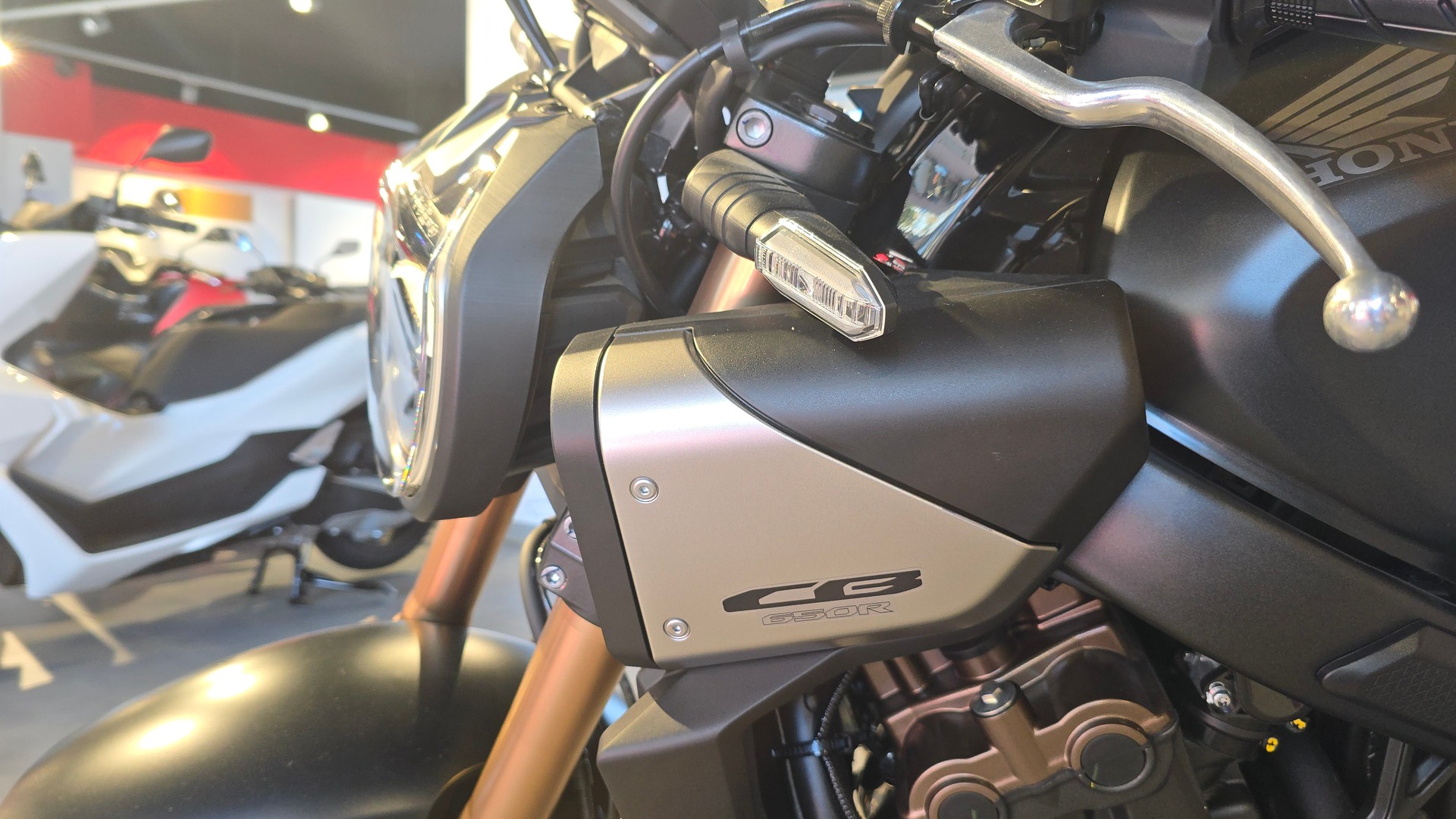 HONDA CB 650 R E-Clutch-image-12