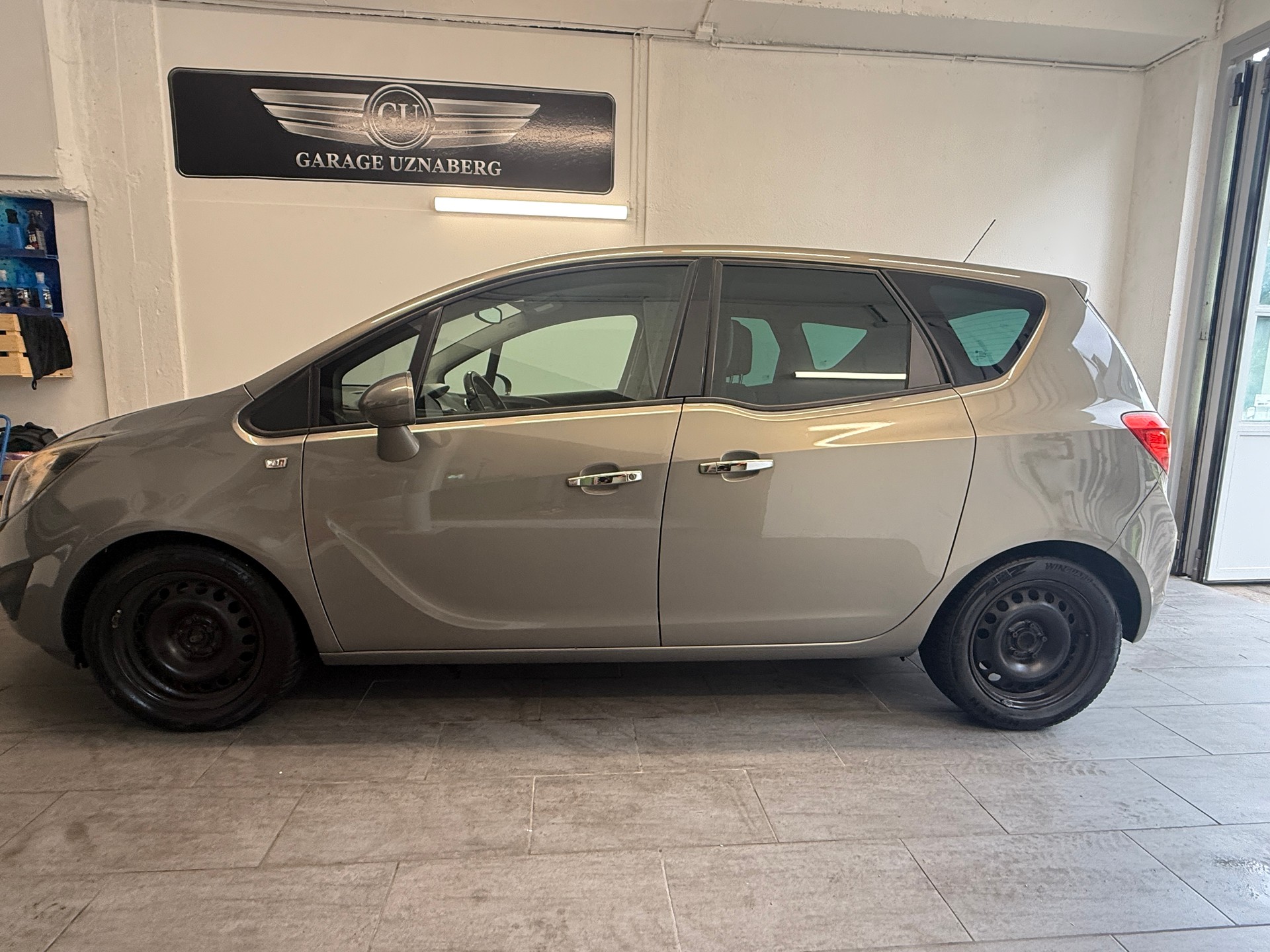 OPEL Meriva 1.7 CDTi Cosmo Automatic Sitzheizung / Lenkradheizung / 8 fach Bereift-showroom-element-1