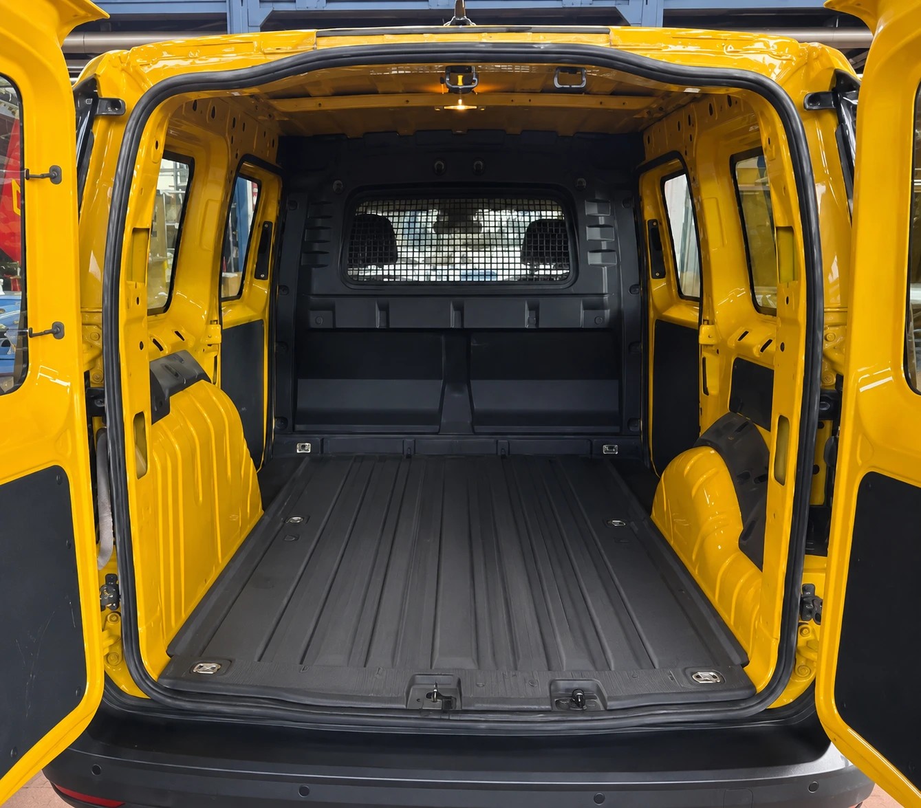 VW Caddy Cargo 2.0TDI Maxi 4Motion ( 122PS )-image-8