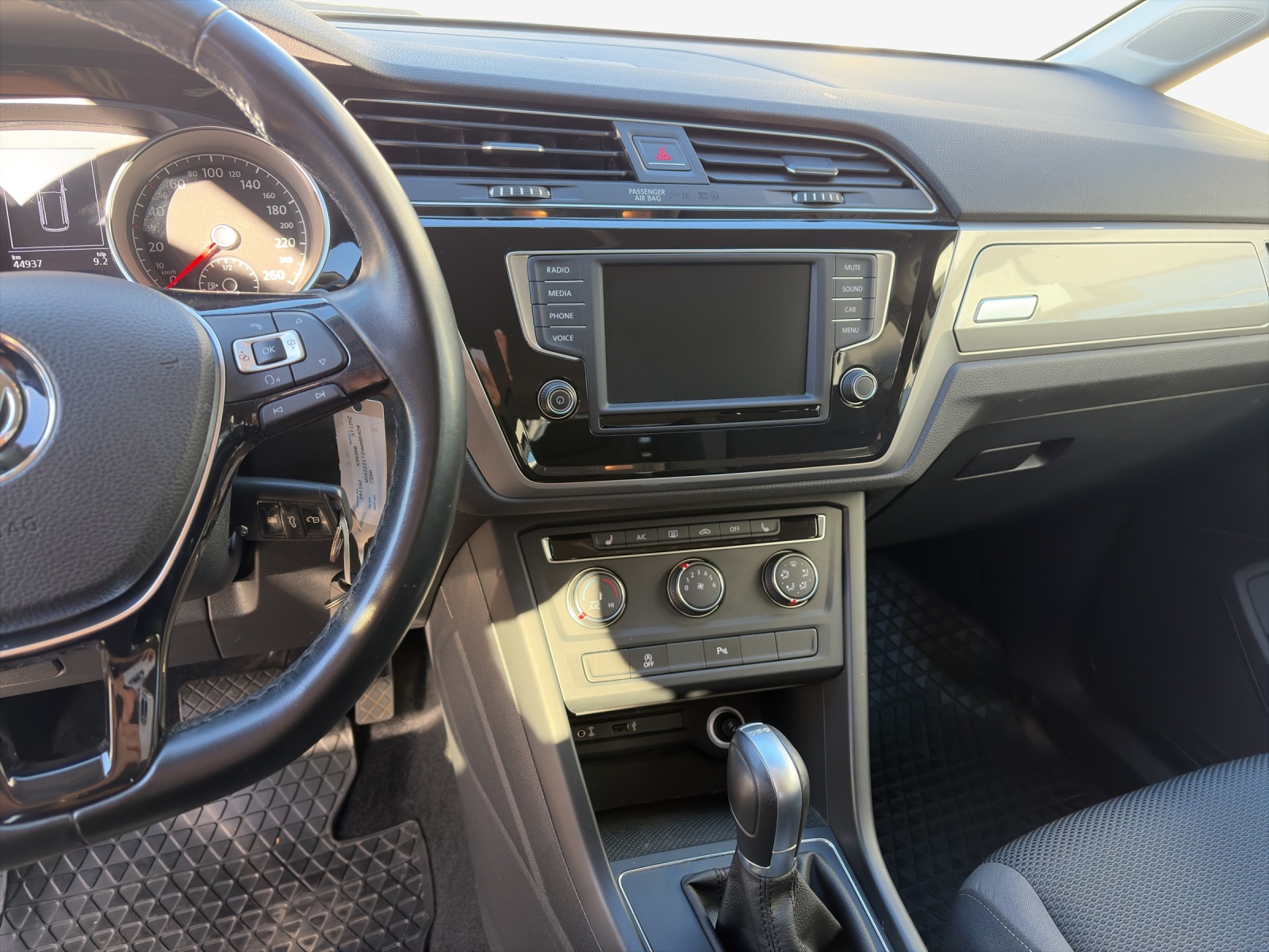 VW Touran 1.4 TSI BlueMotion Technology Trendline DSG-image-10