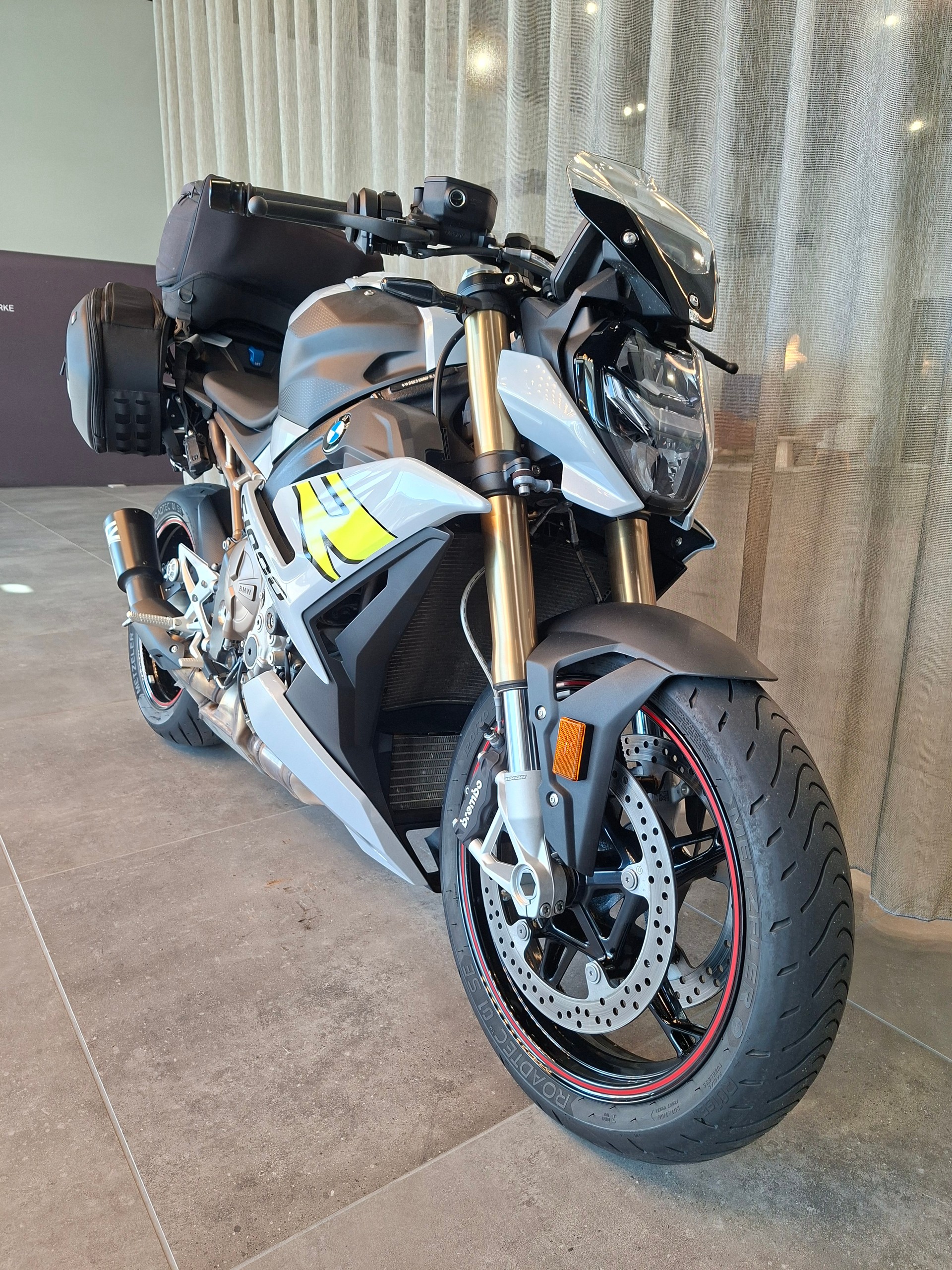 BMW S 1000 R-image-1