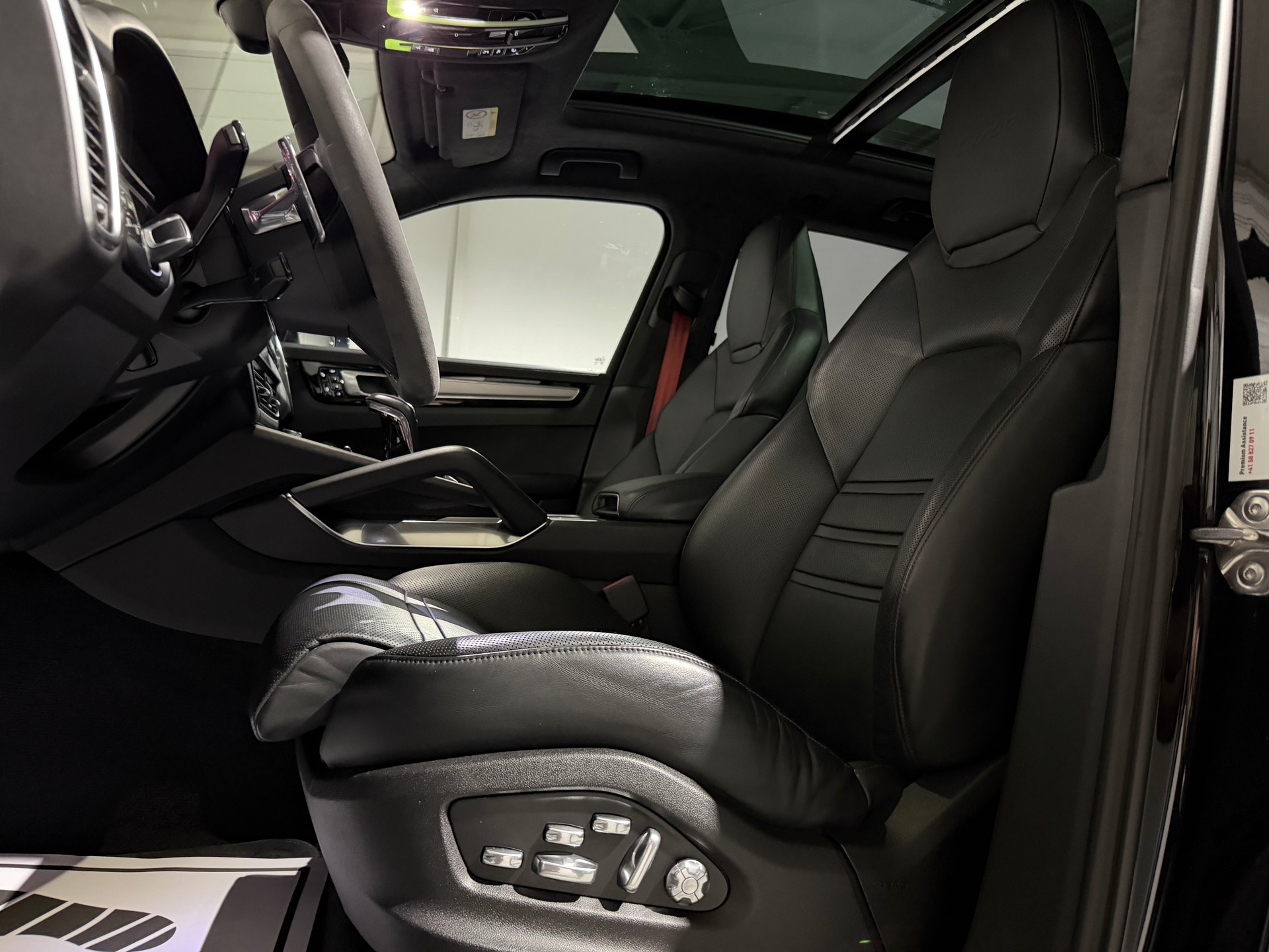 PORSCHE Cayenne Turbo (CH)-image-17