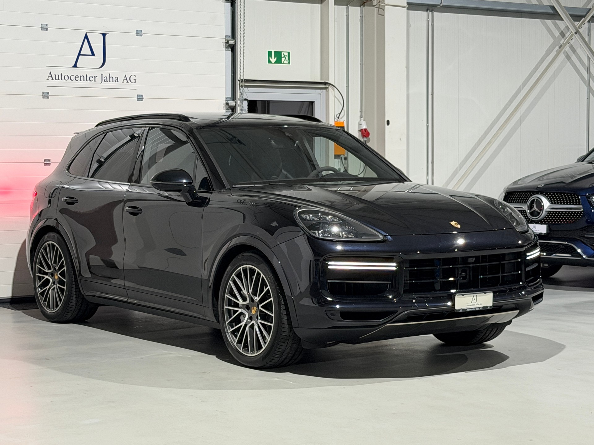 PORSCHE Cayenne Turbo (CH)-image-4