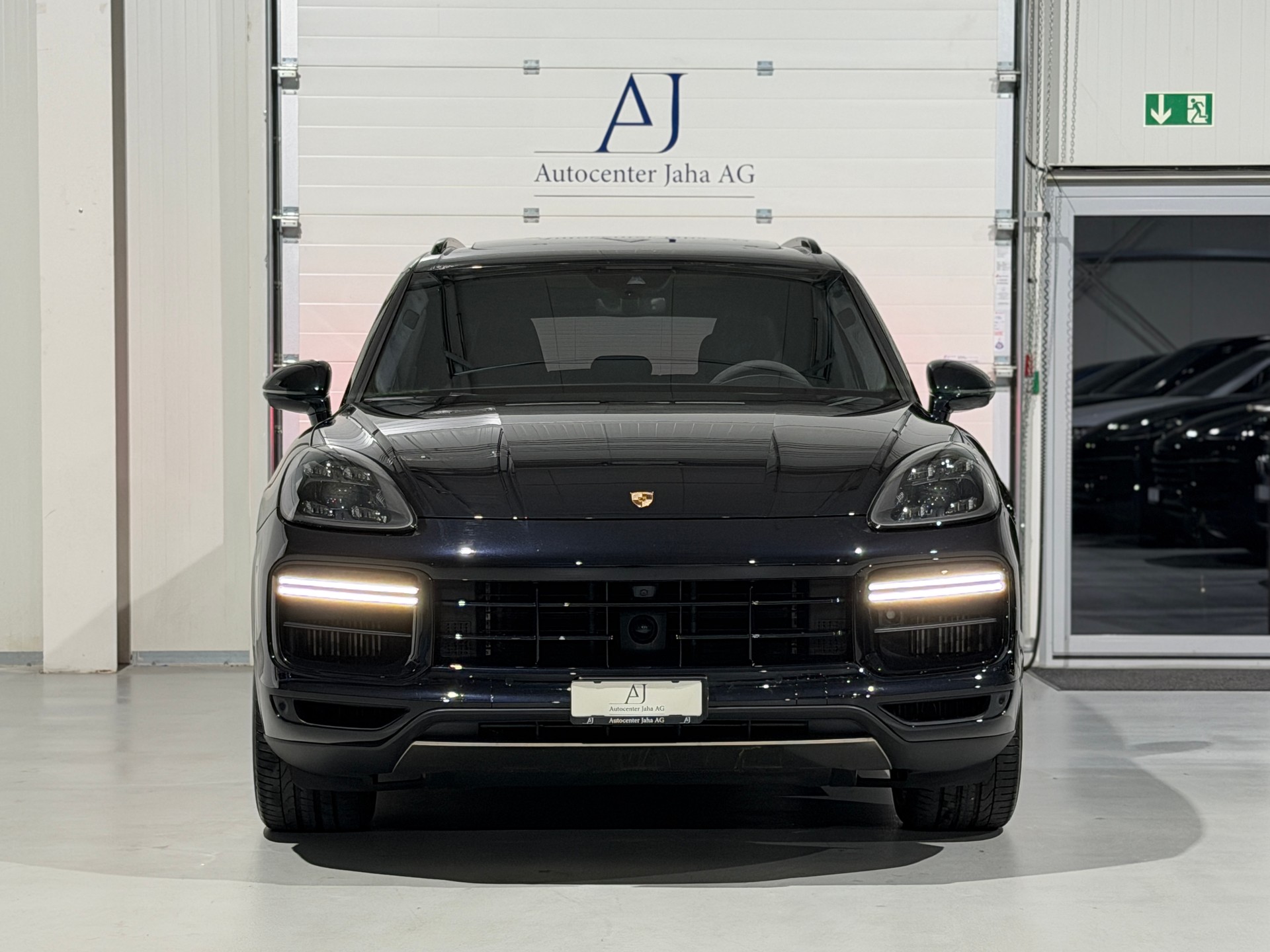 PORSCHE Cayenne Turbo (CH)-image-3
