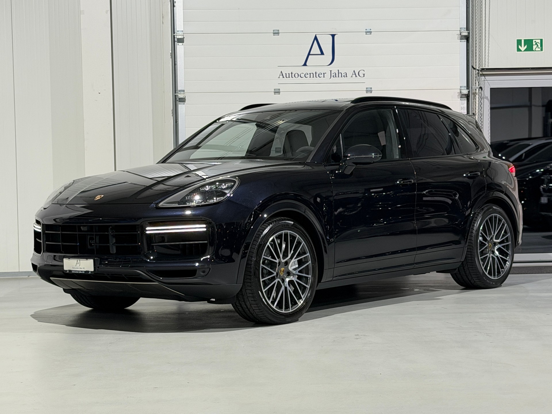 PORSCHE Cayenne Turbo (CH)-image-2