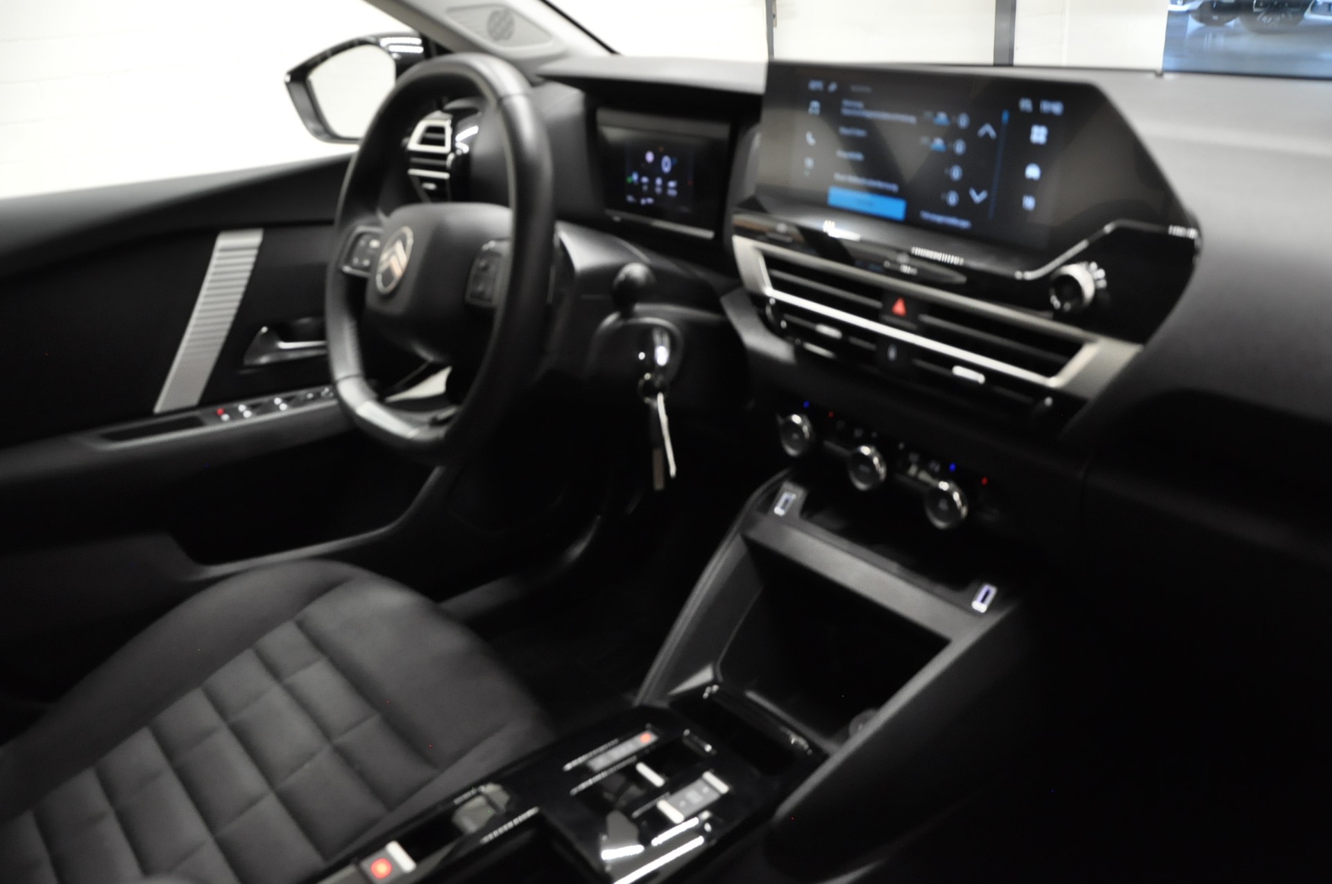 CITROEN C4 1.2 130 Max EAT8-image-12