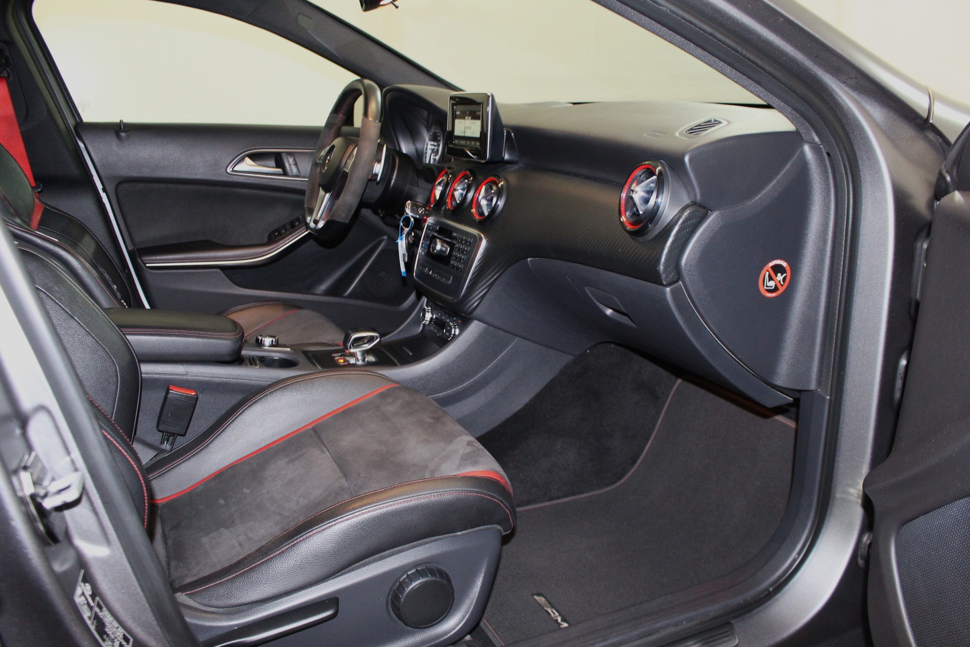 MERCEDES-BENZ A 45 AMG 4m-image-11