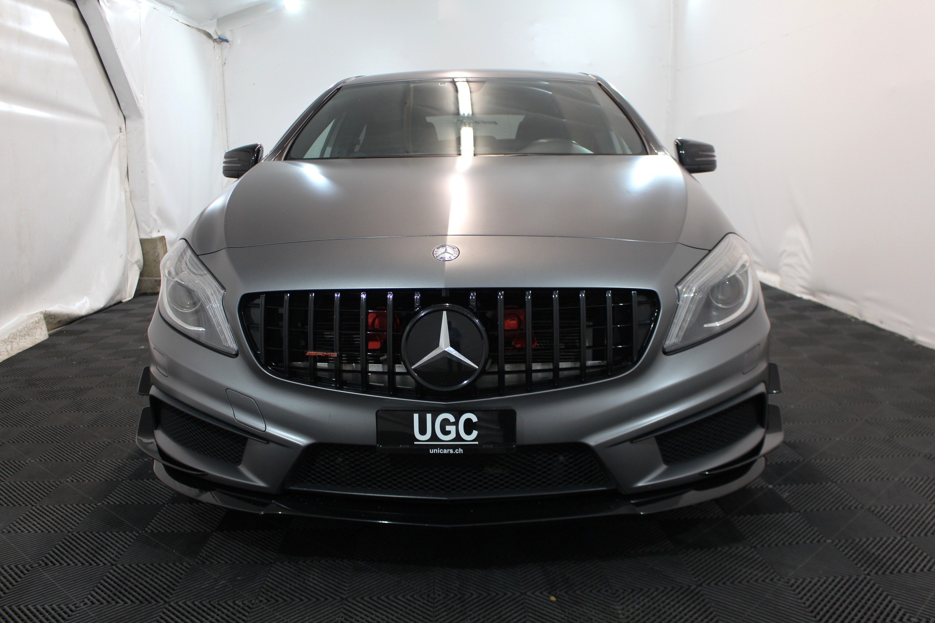 MERCEDES-BENZ A 45 AMG 4m-showroom-element-1