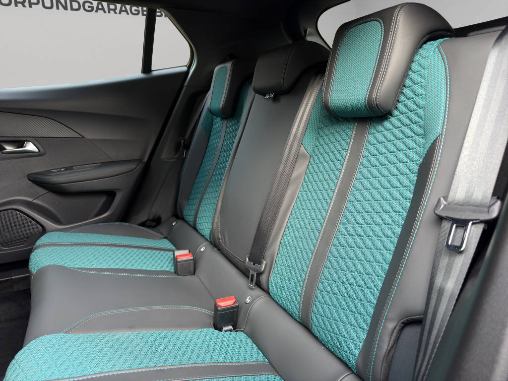 PEUGEOT 2008 Hybrid 145 GT ENVY-image-6