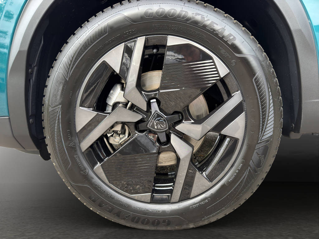 PEUGEOT 2008 Hybrid 145 GT ENVY-image-4