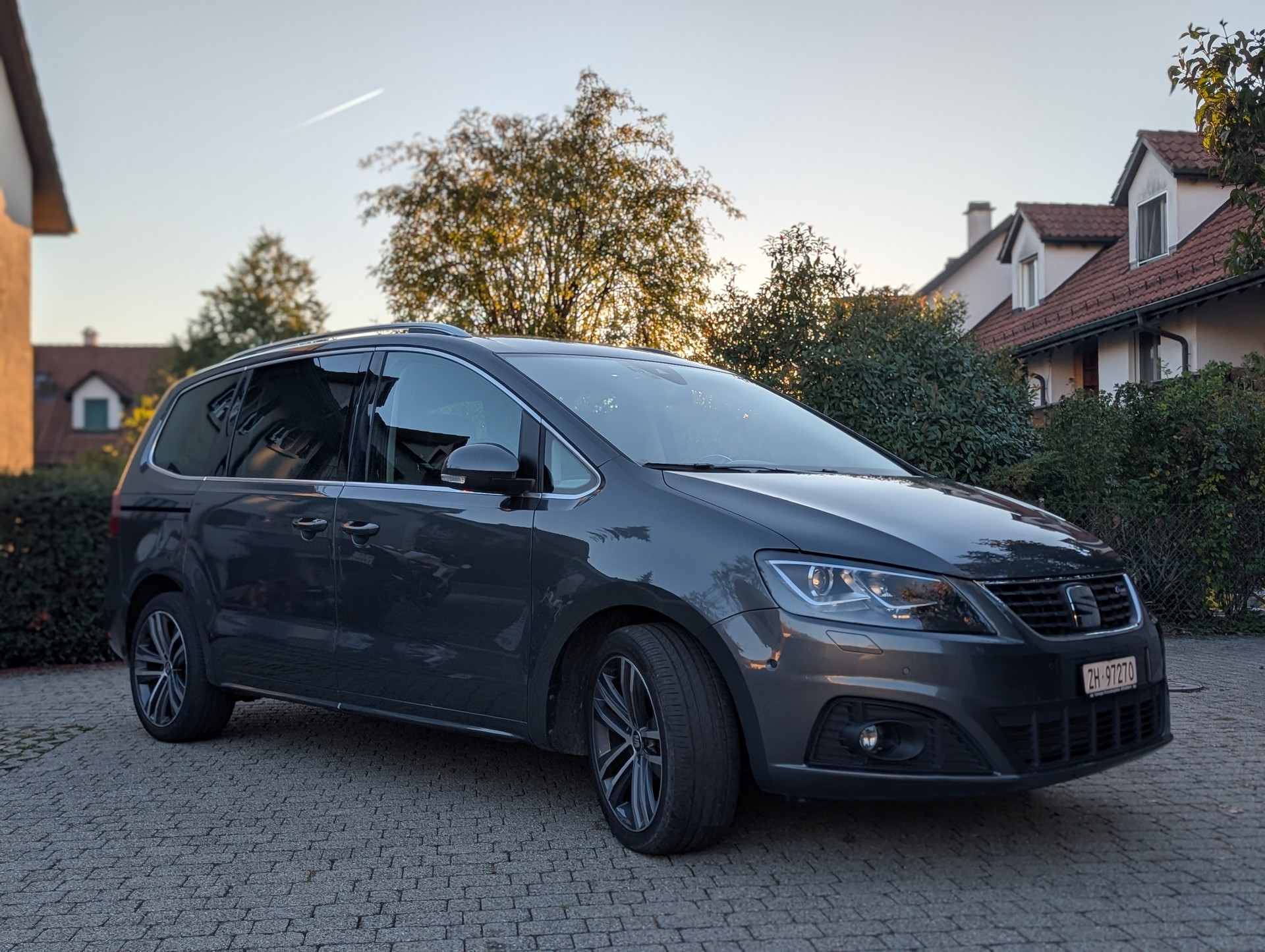 SEAT Alhambra Hola FR 4Drive DSG – 177 PS – 38tkm – 7 Sitze – Automat – 4x4 – AHK – Sitzheizung – elektr. Türen – frisch ab MFK