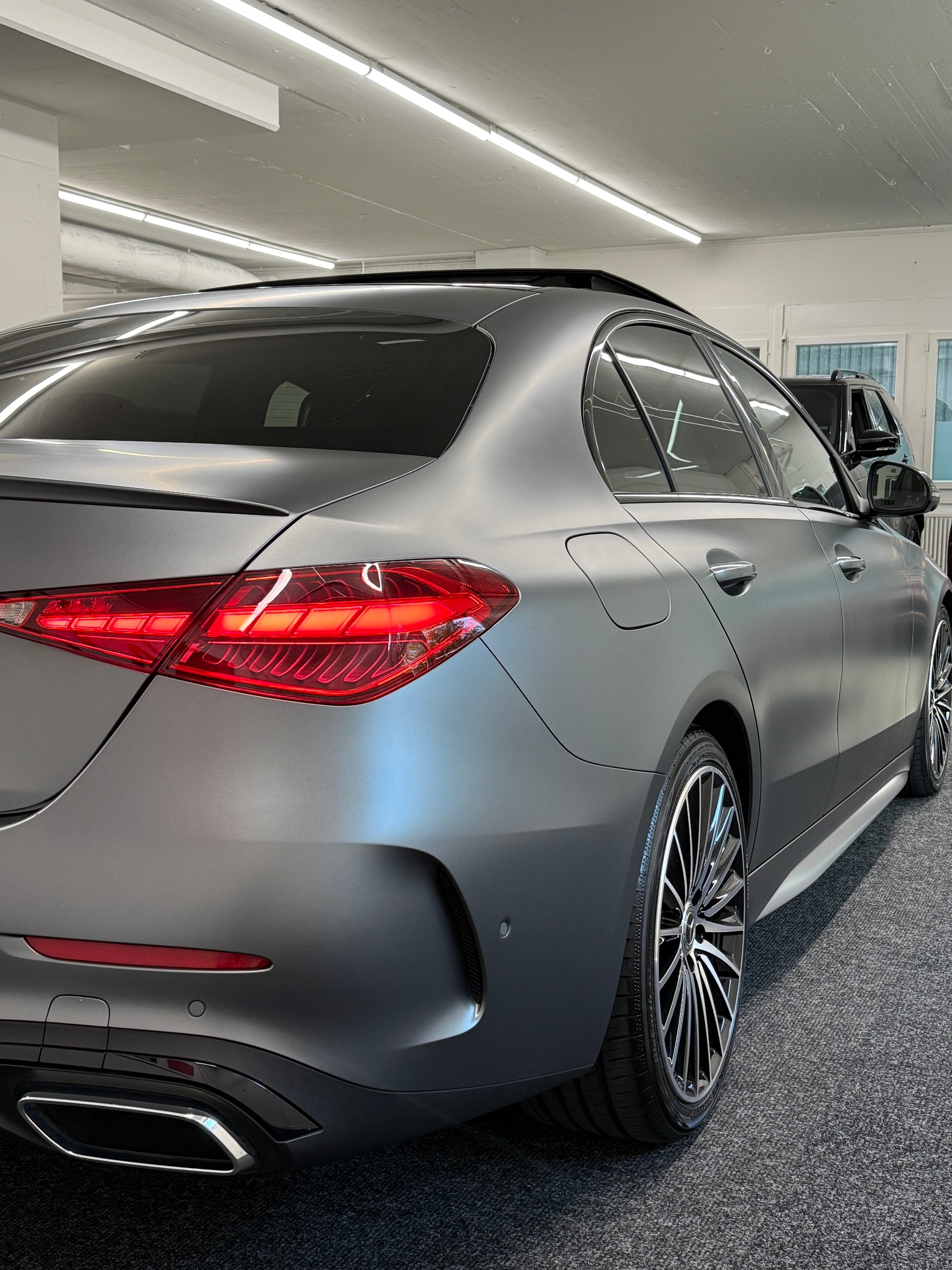 MERCEDES-BENZ C 220 d 4Matic Swiss Star AMG LINE-image-8