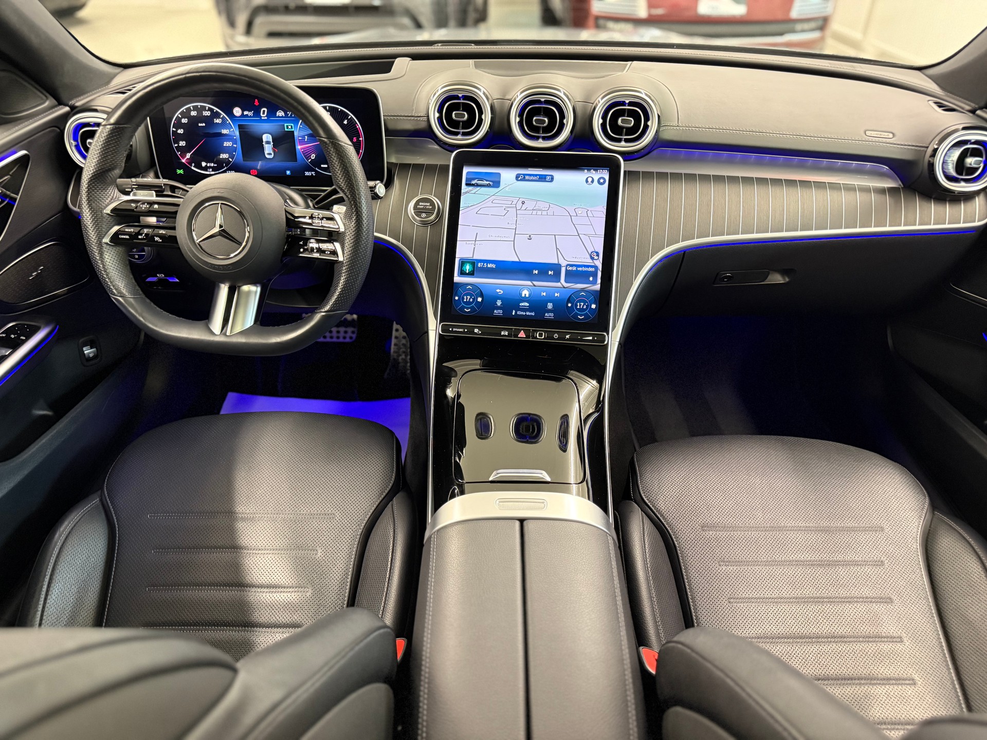 MERCEDES-BENZ C 220 d 4Matic Swiss Star AMG LINE-image-21