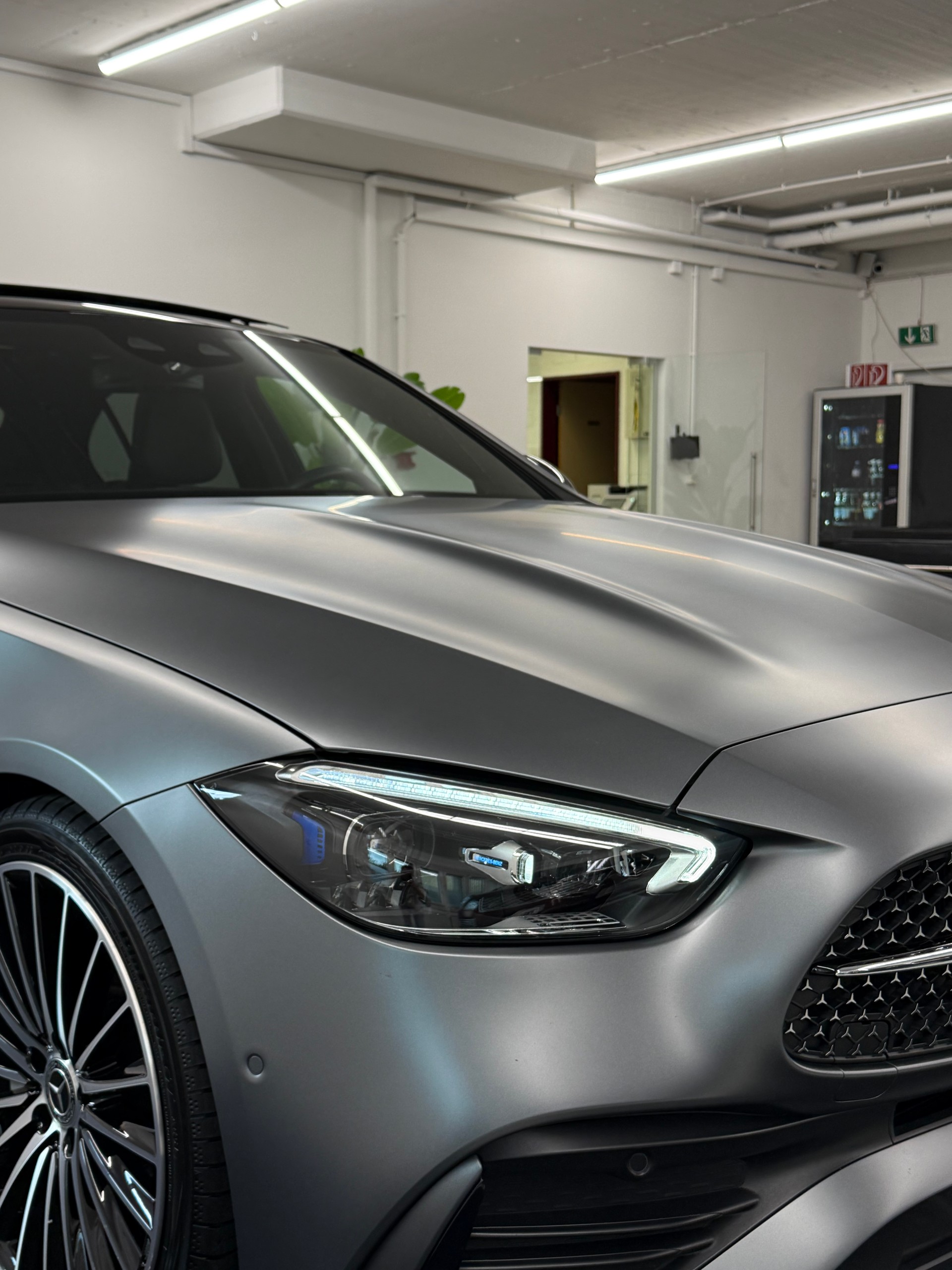 MERCEDES-BENZ C 220 d 4Matic Swiss Star AMG LINE-image-4