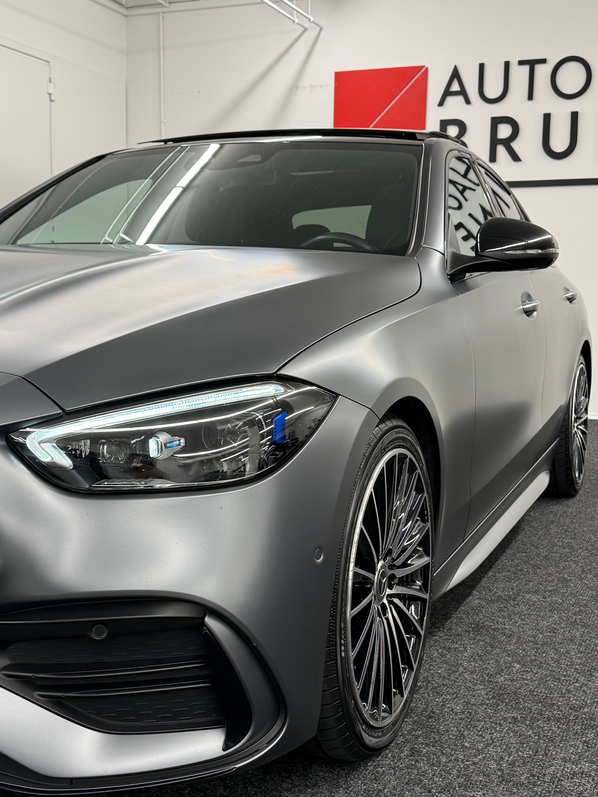 MERCEDES-BENZ C 220 d 4Matic Swiss Star AMG LINE-showroom-element-3