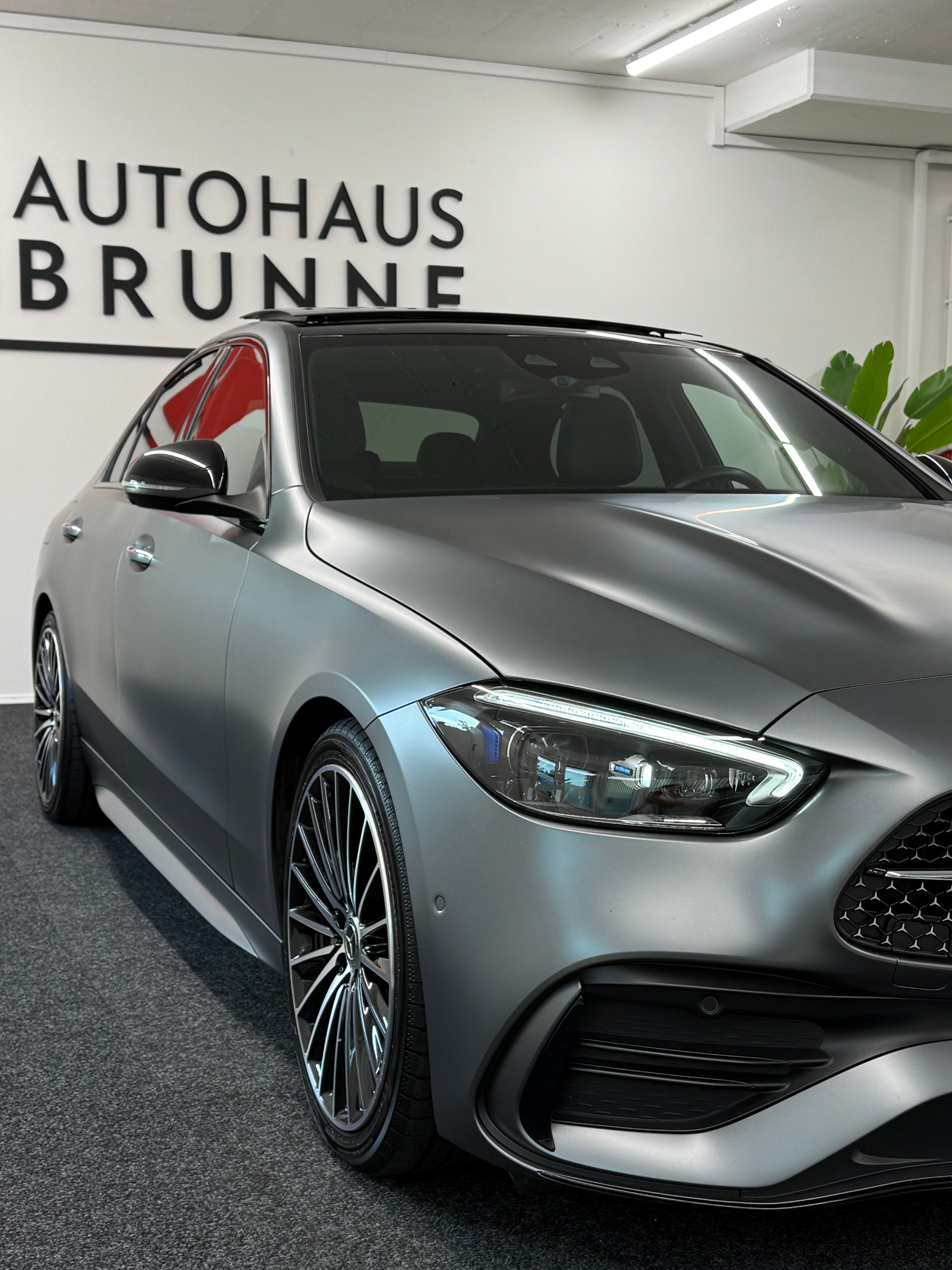 MERCEDES-BENZ C 220 d 4Matic Swiss Star AMG LINE-image-5