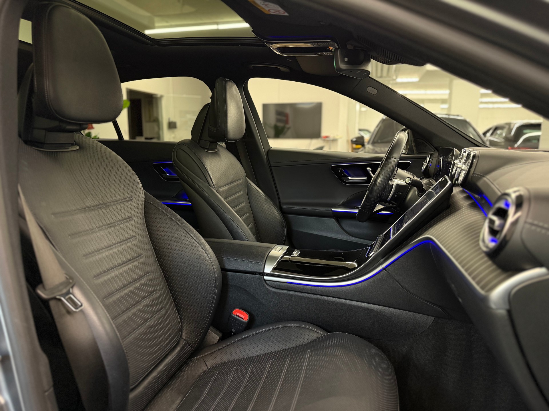 MERCEDES-BENZ C 220 d 4Matic Swiss Star AMG LINE-image-27