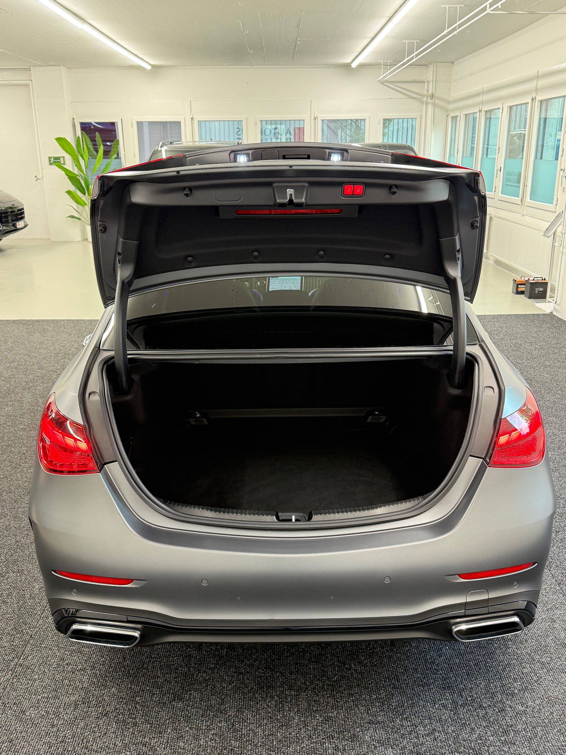 MERCEDES-BENZ C 220 d 4Matic Swiss Star AMG LINE-image-10