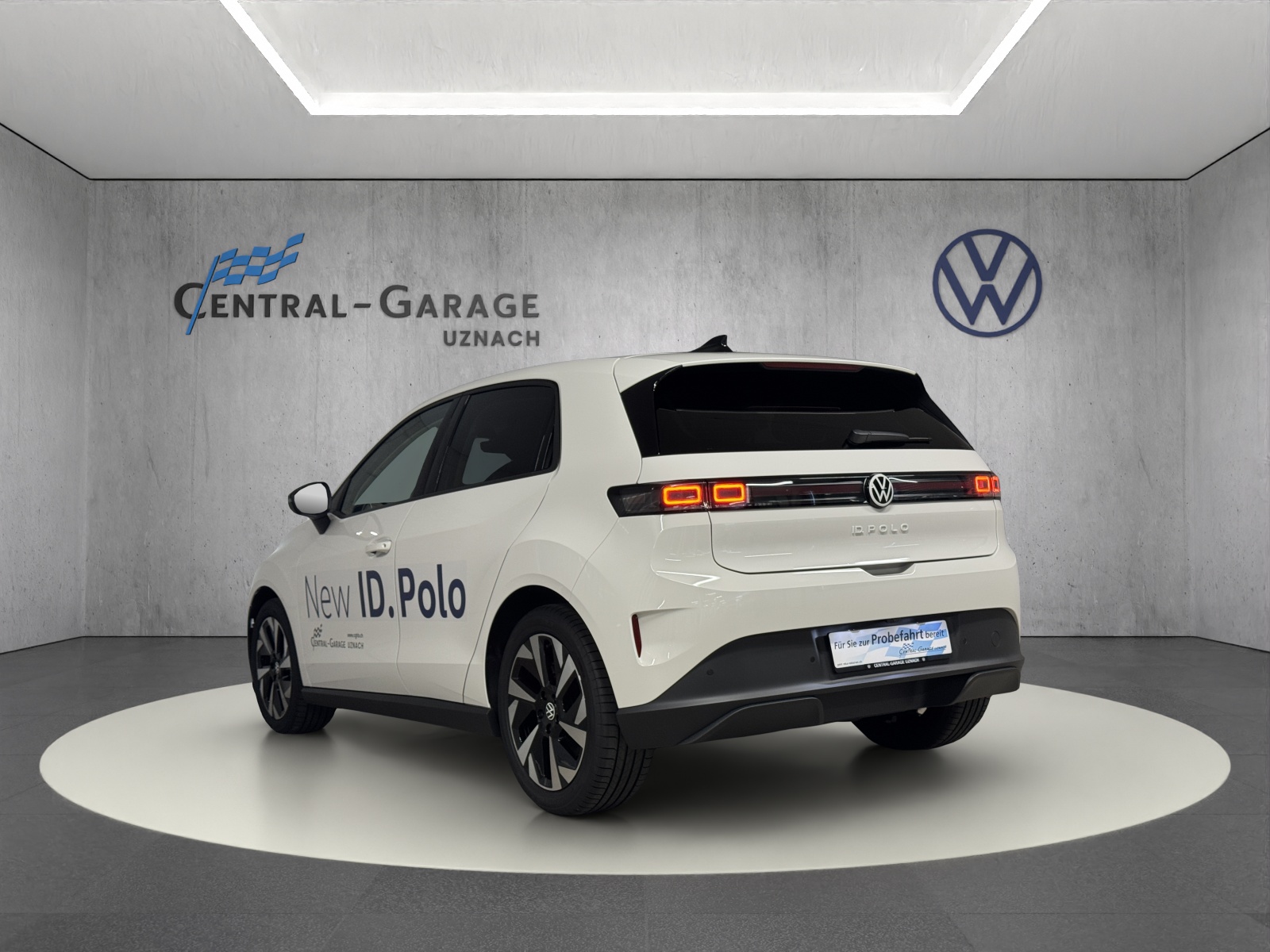 VW ID.Polo 52 kWh Life Edition One-showroom-element-2