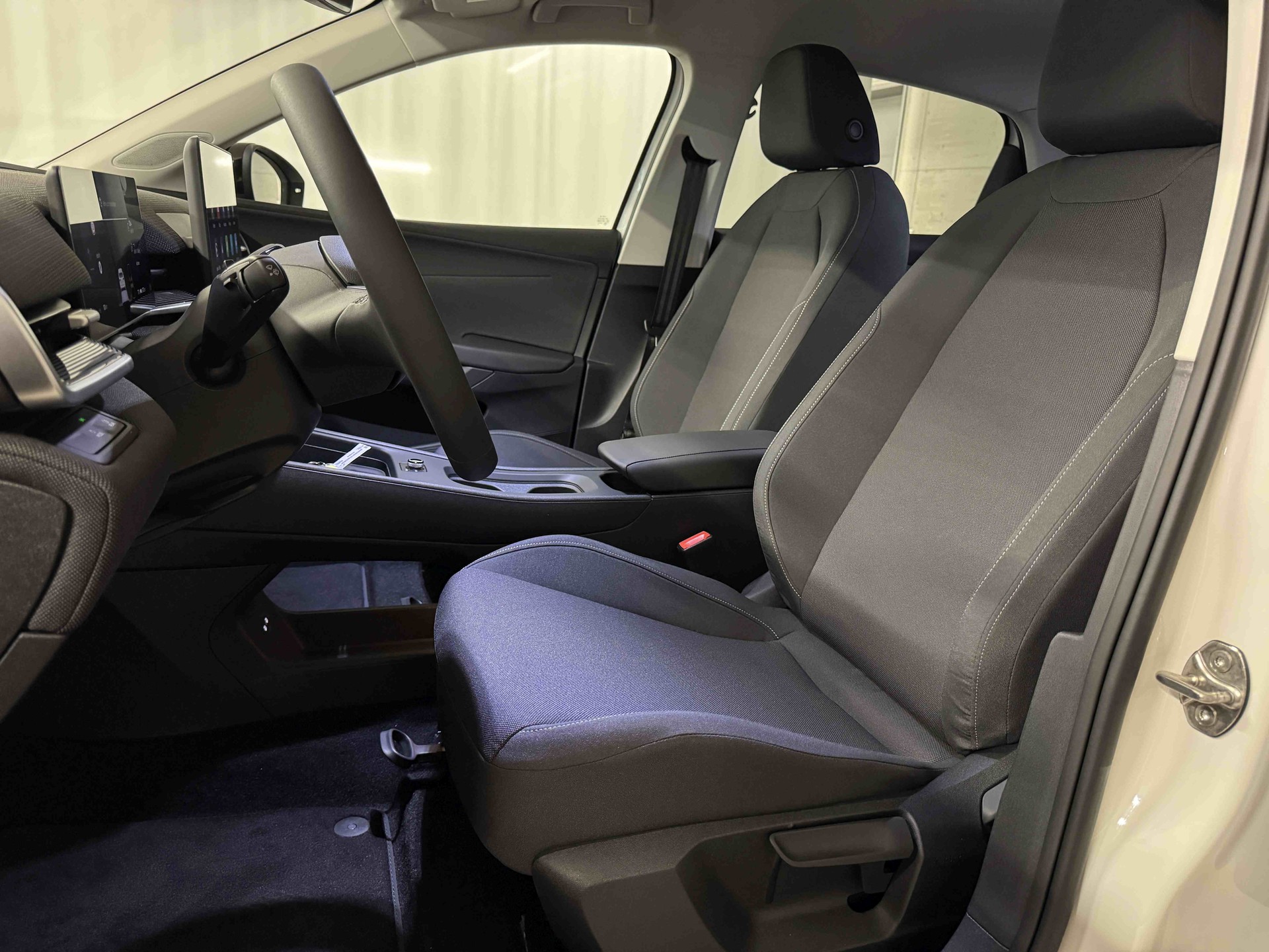 VW ID.Polo 52 kWh Life Edition One-image-6