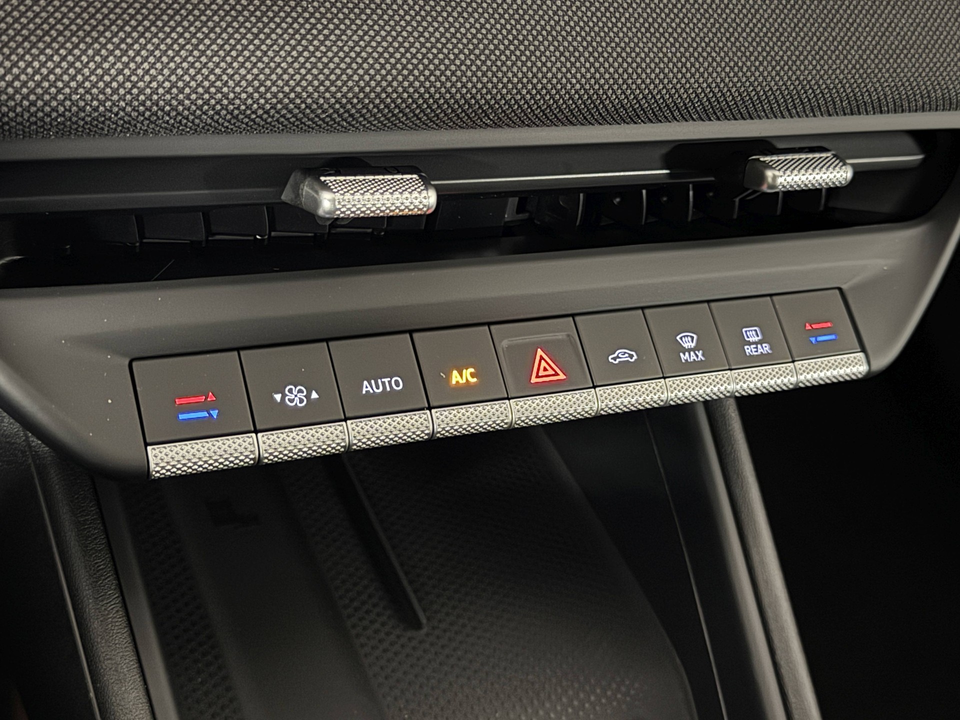 VW ID.Polo 52 kWh Life Edition One-image-10