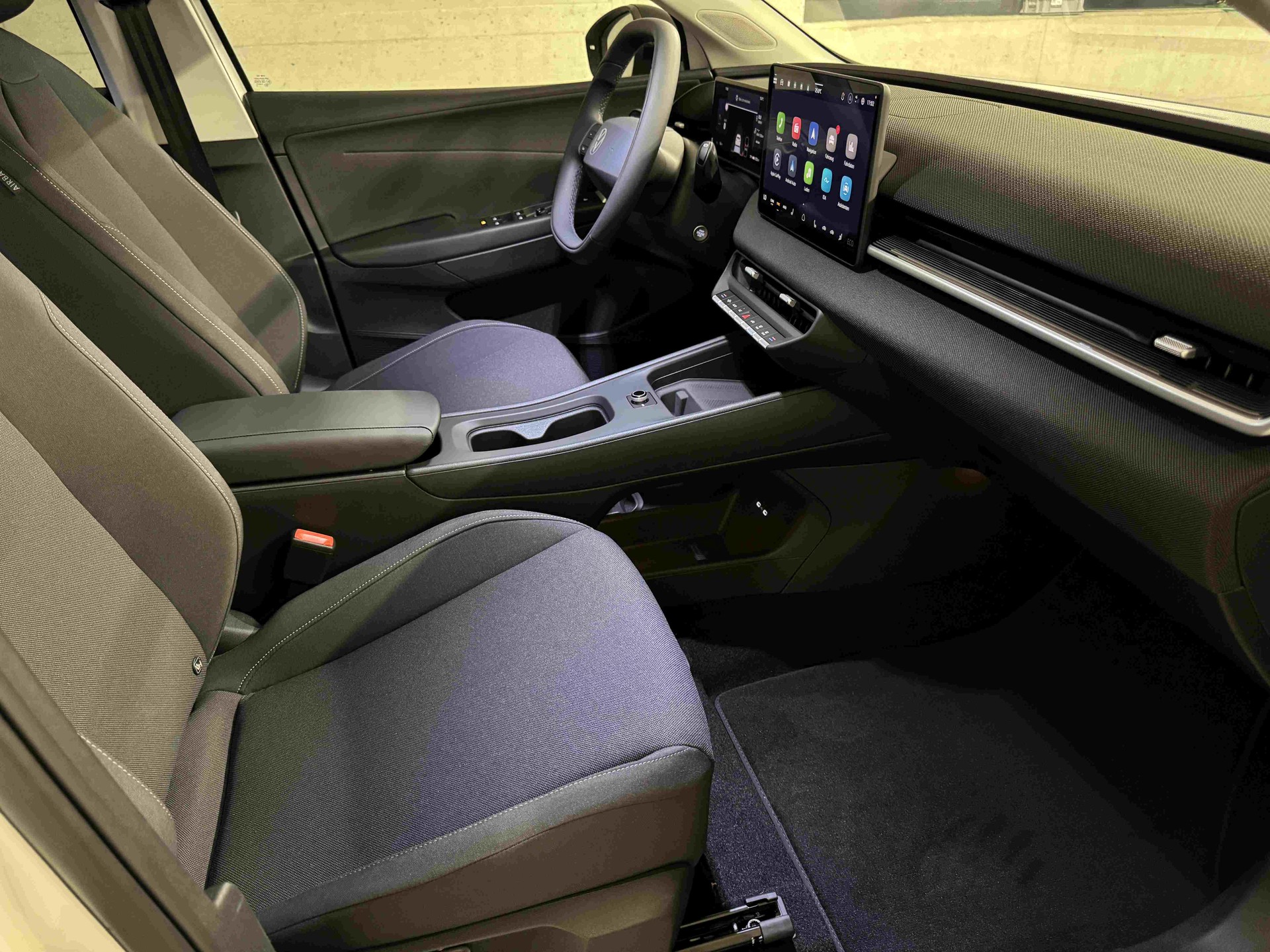 VW ID.Polo 52 kWh Life Edition One-image-13