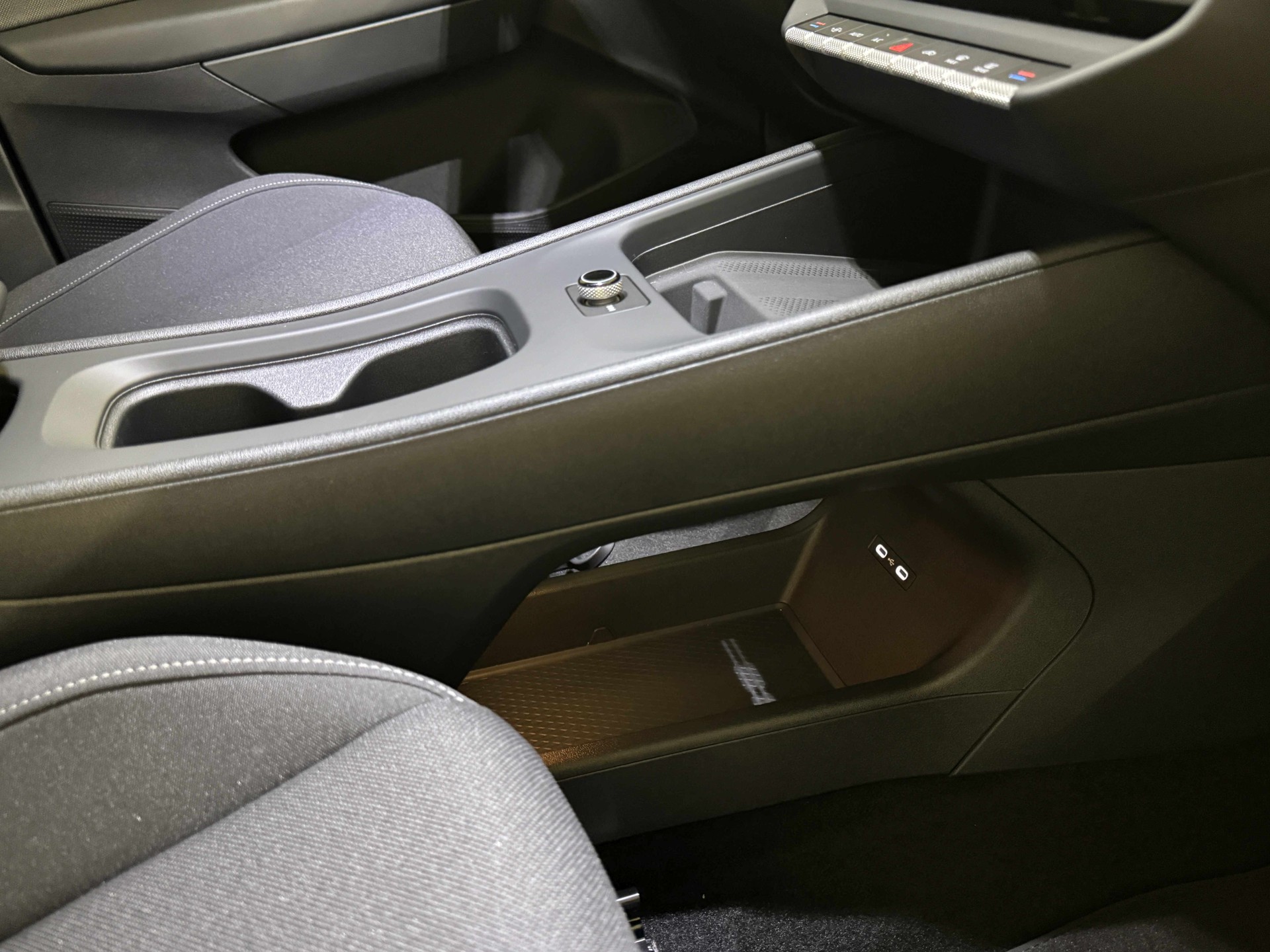 VW ID.Polo 52 kWh Life Edition One-image-12