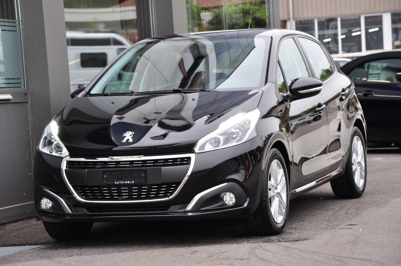 PEUGEOT 208 1.2 PureTech Signature-showroom-element-2