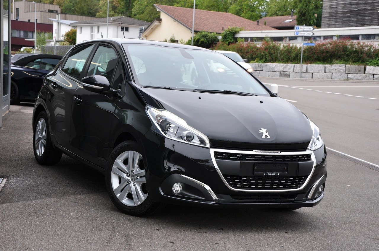 PEUGEOT 208 1.2 PureTech Signature-image-10