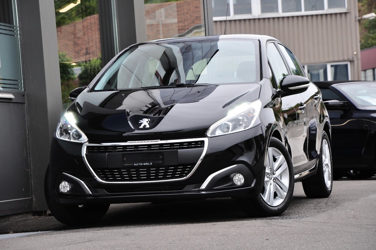 PEUGEOT 208 1.2 PureTech Signature-showroom-element-1