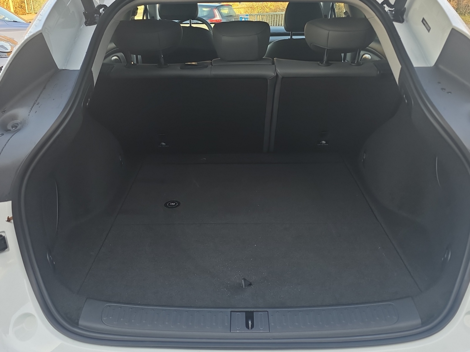 MG IM6 100 kWh Performance 21 4WD-image-6