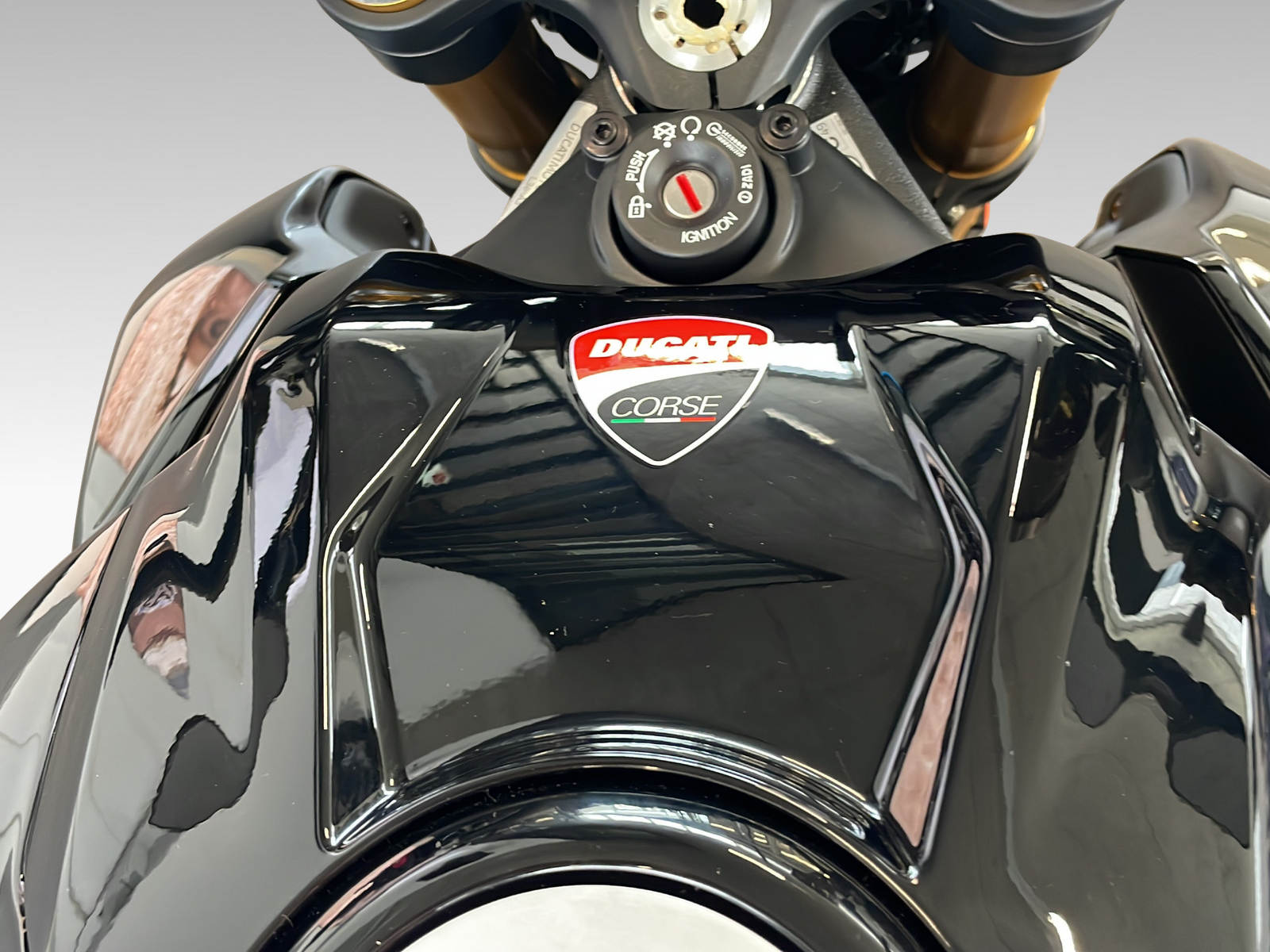 DUCATI 890 Streetfighter V2 S ABS-image-7