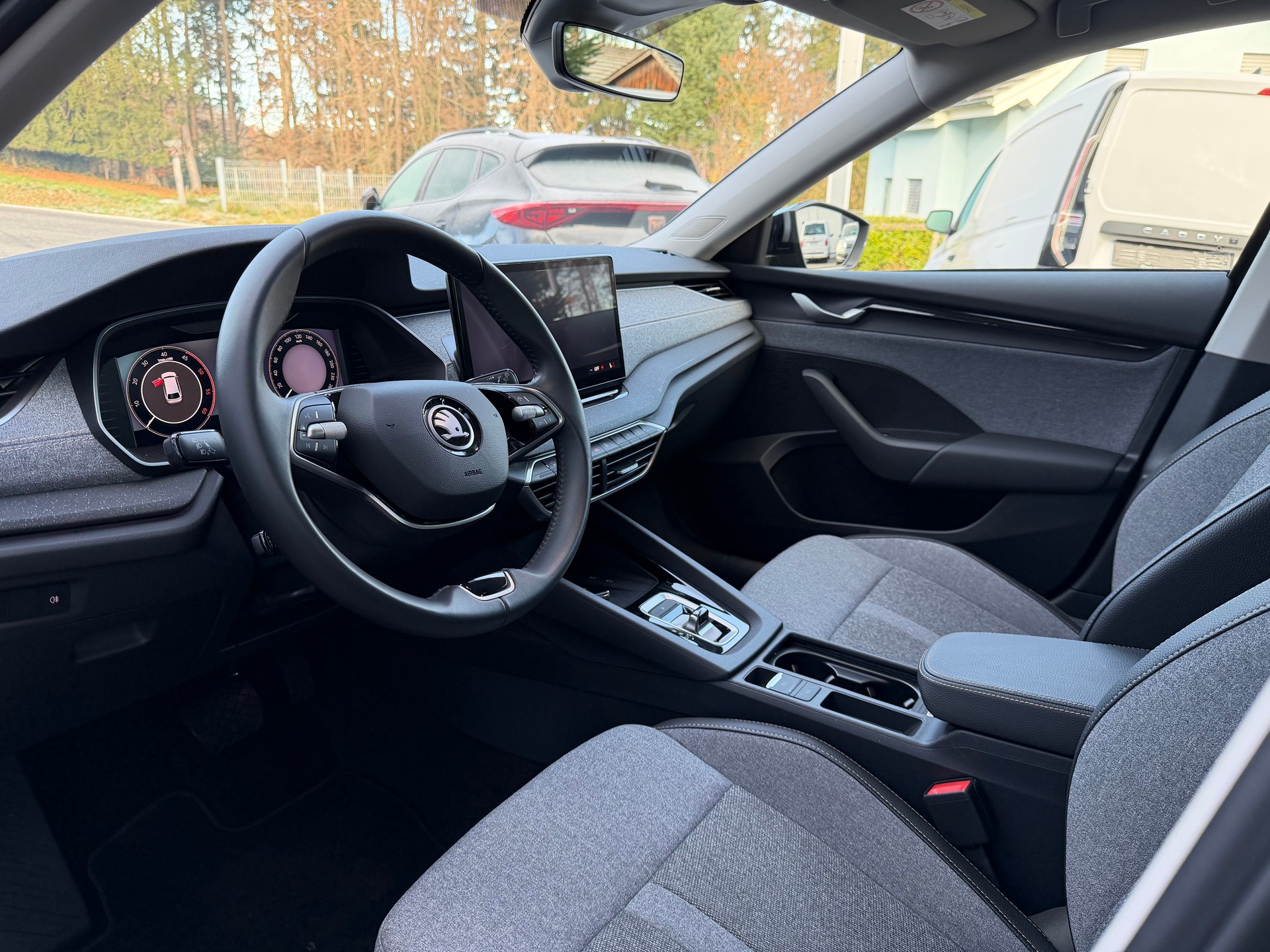 SKODA Octavia Combi 2.0 TDI DSG Selection-image-12