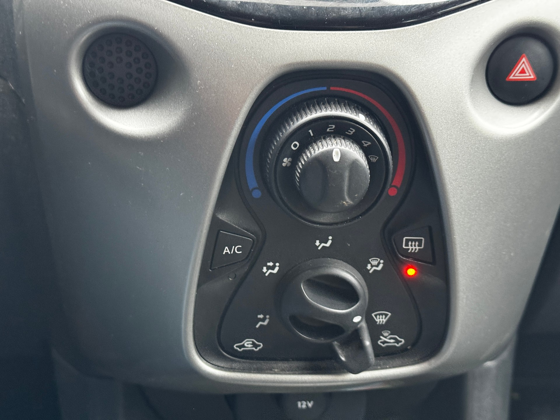 TOYOTA Aygo 1.2 VVT-i x-cite-image-13