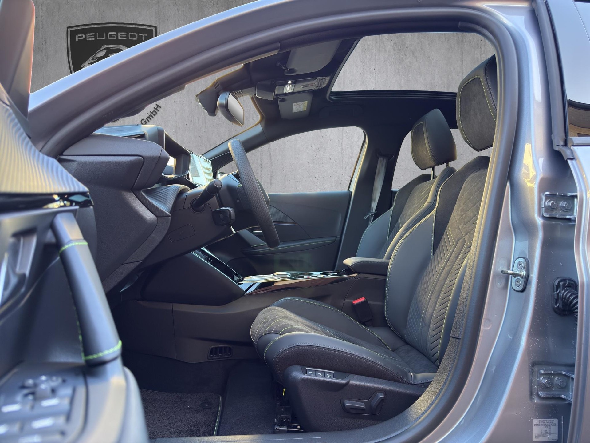 PEUGEOT 208 e-GT-image-8